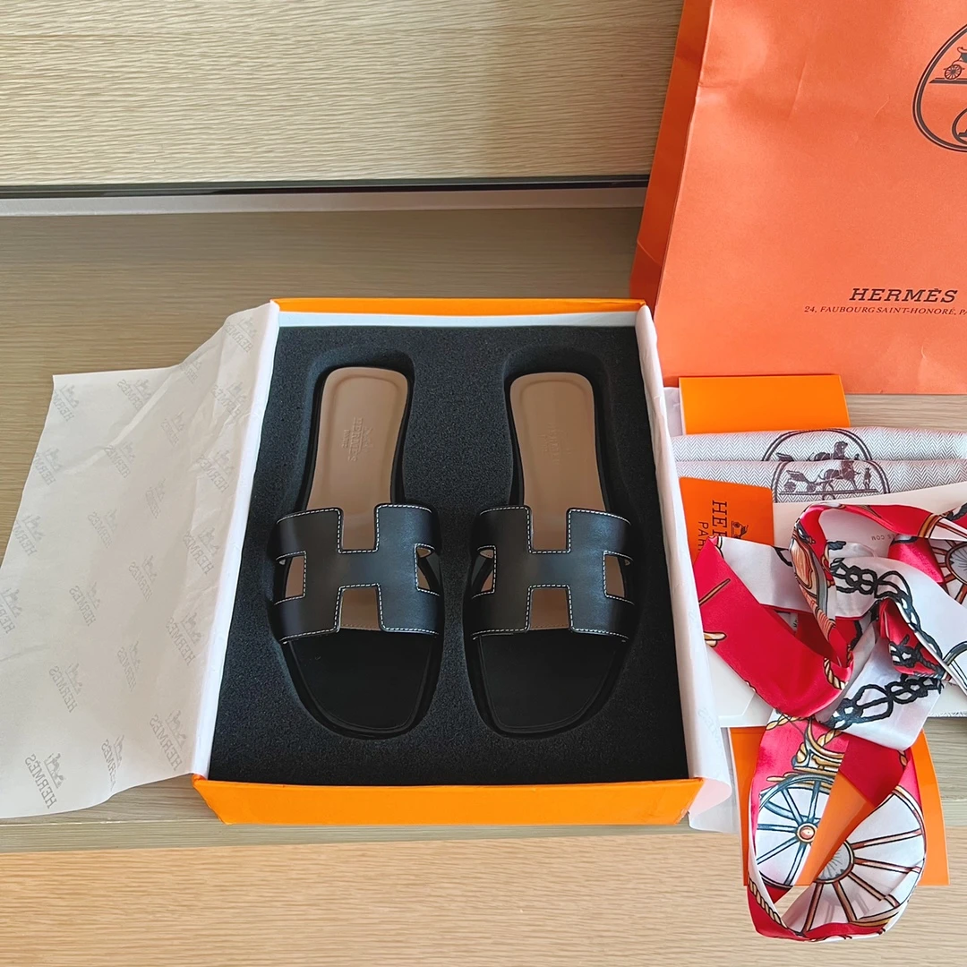 Hermès Slippers — 2d9e673e