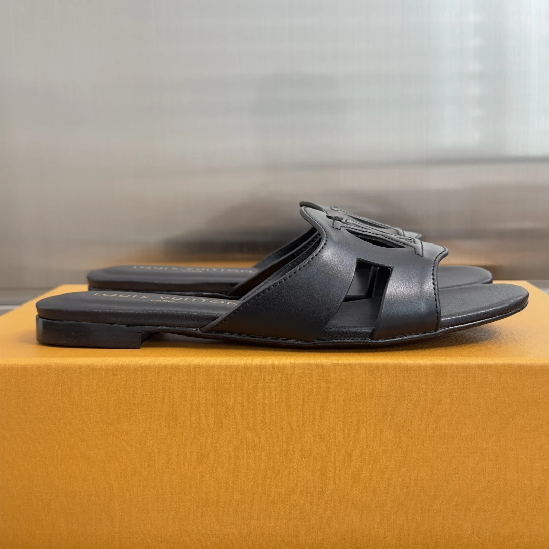 Louis Vuitton Slippers — 16fe4380