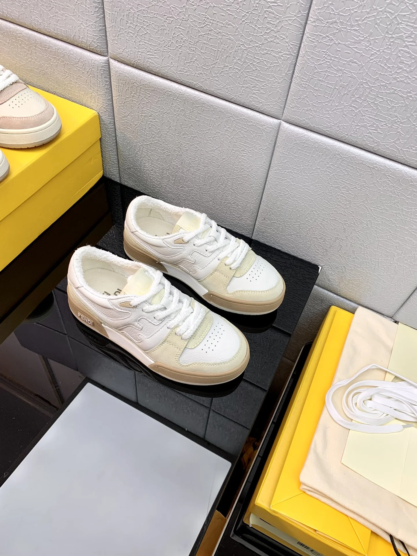 Fendi Sneakers — 041657c0