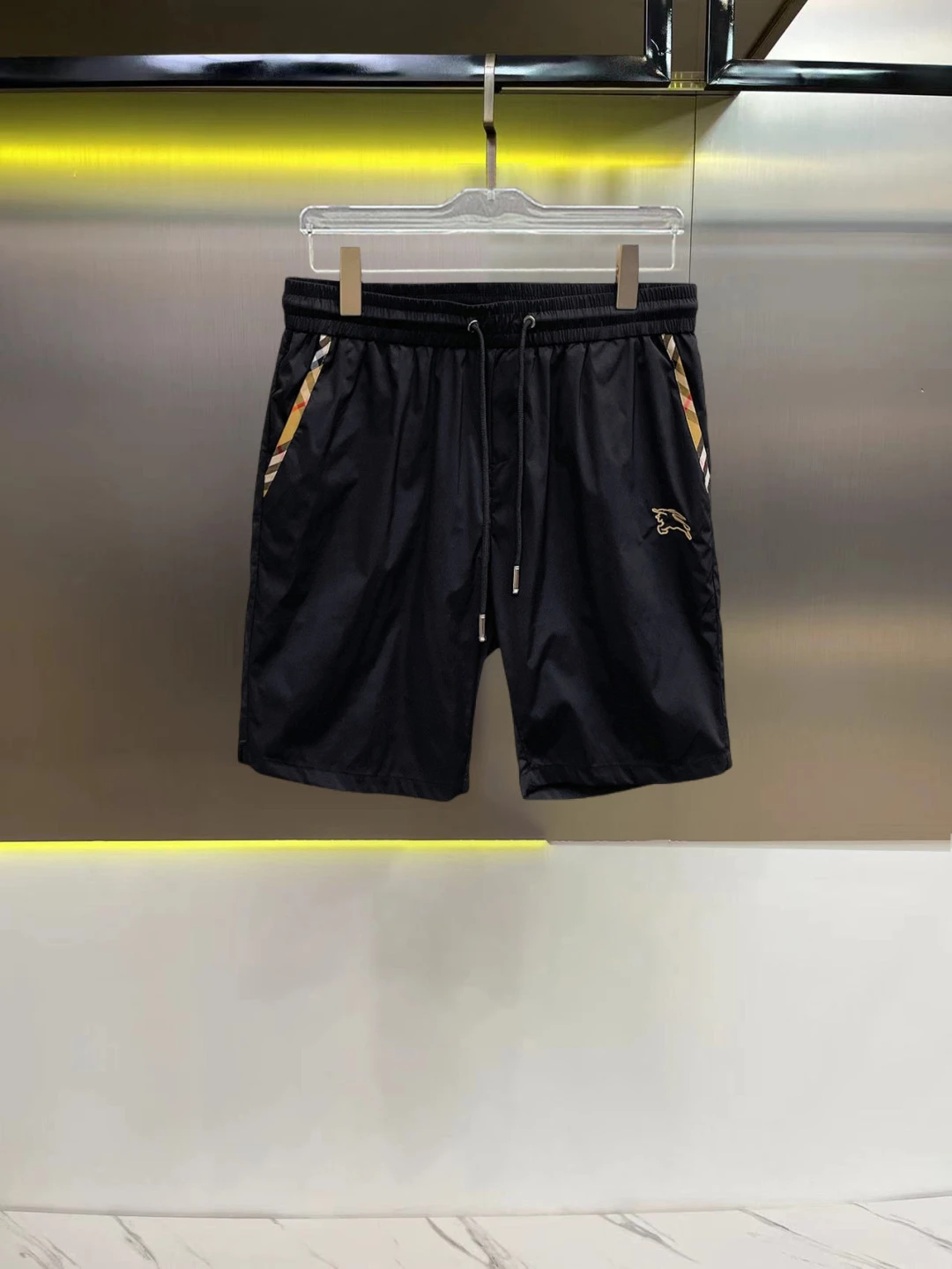 Burberry Shorts — 8d8b6f2f