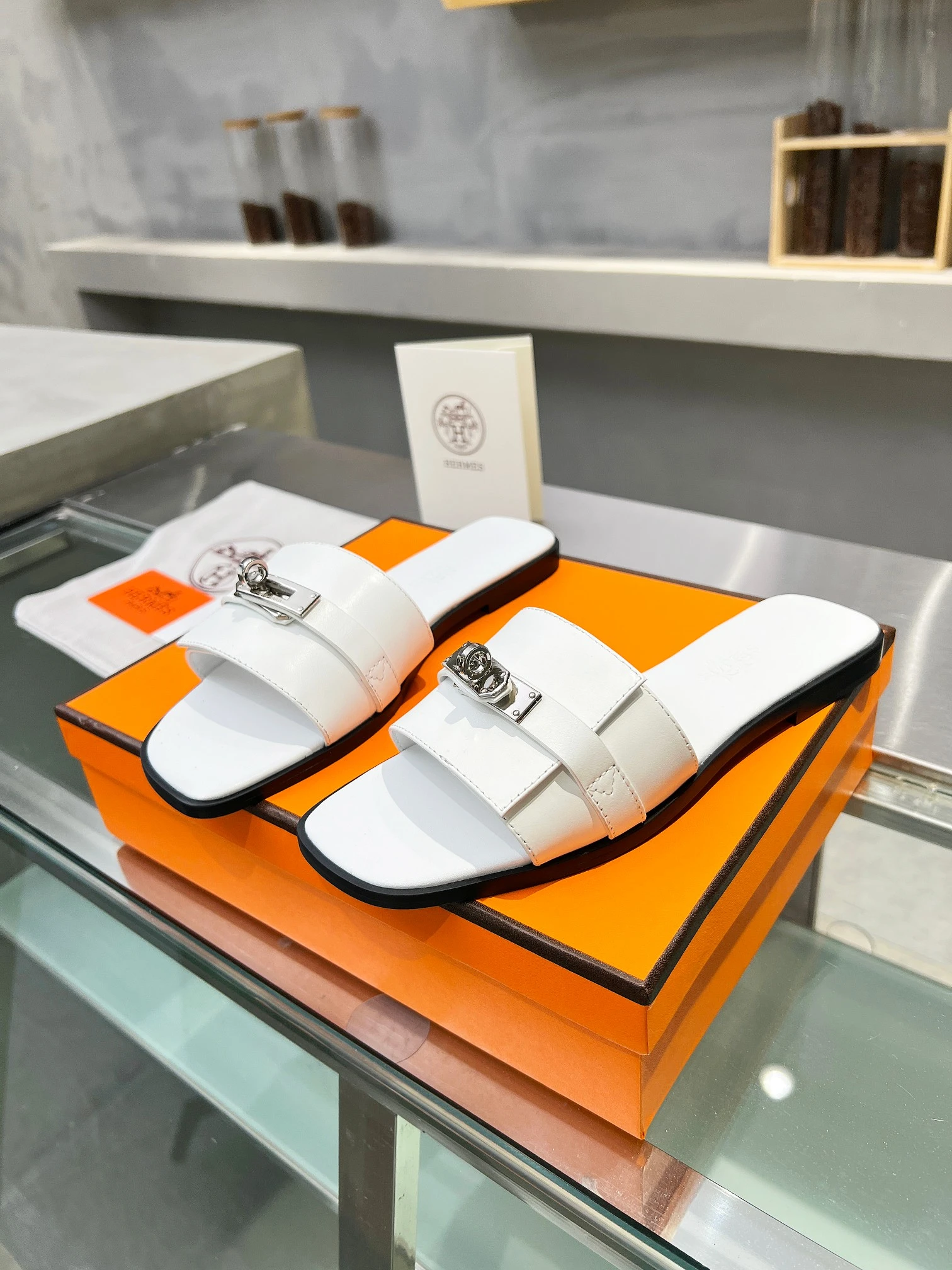 Hermès Slippers — d37b1469