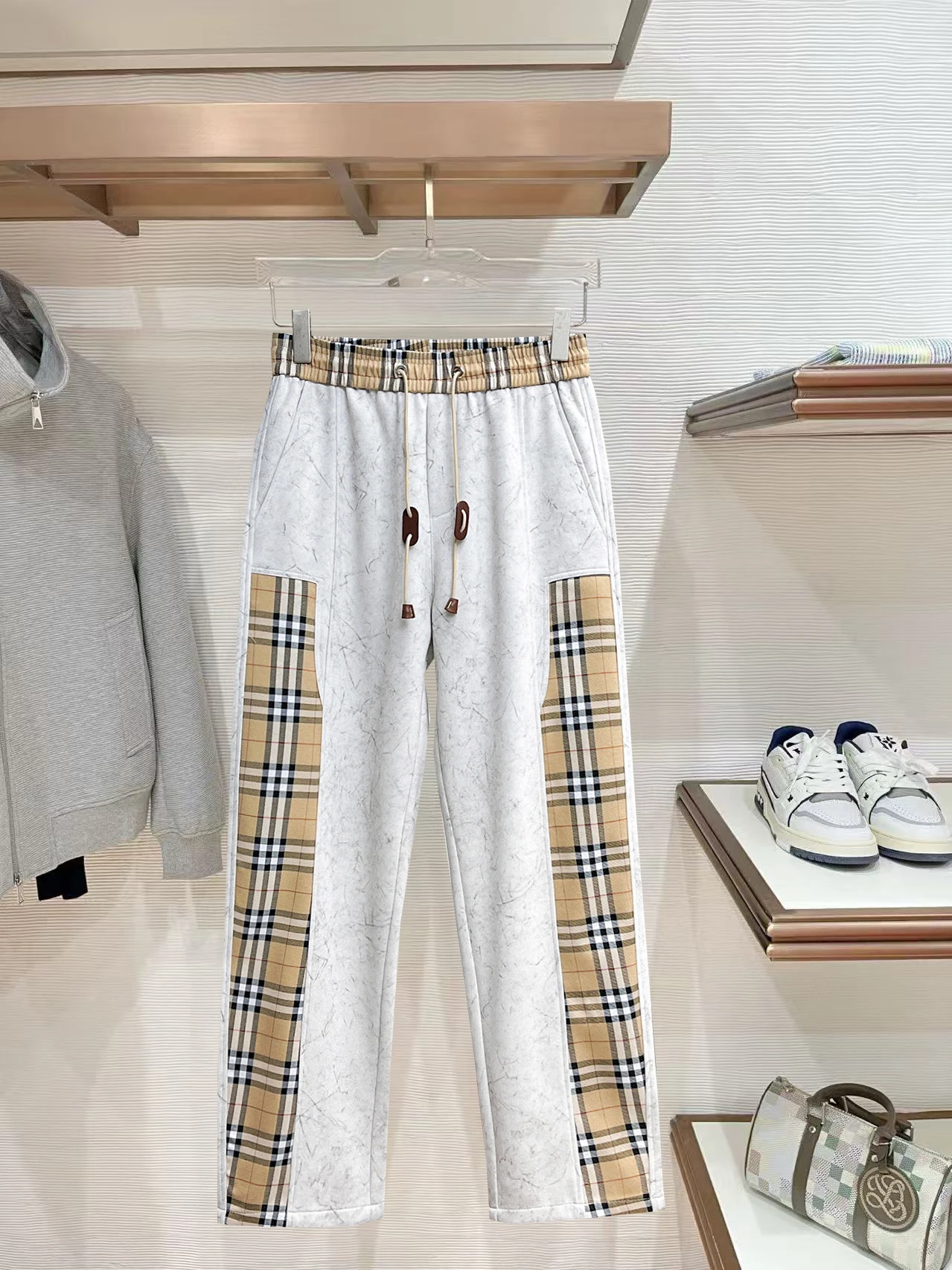 Burberry Trousers — 9f6054e5