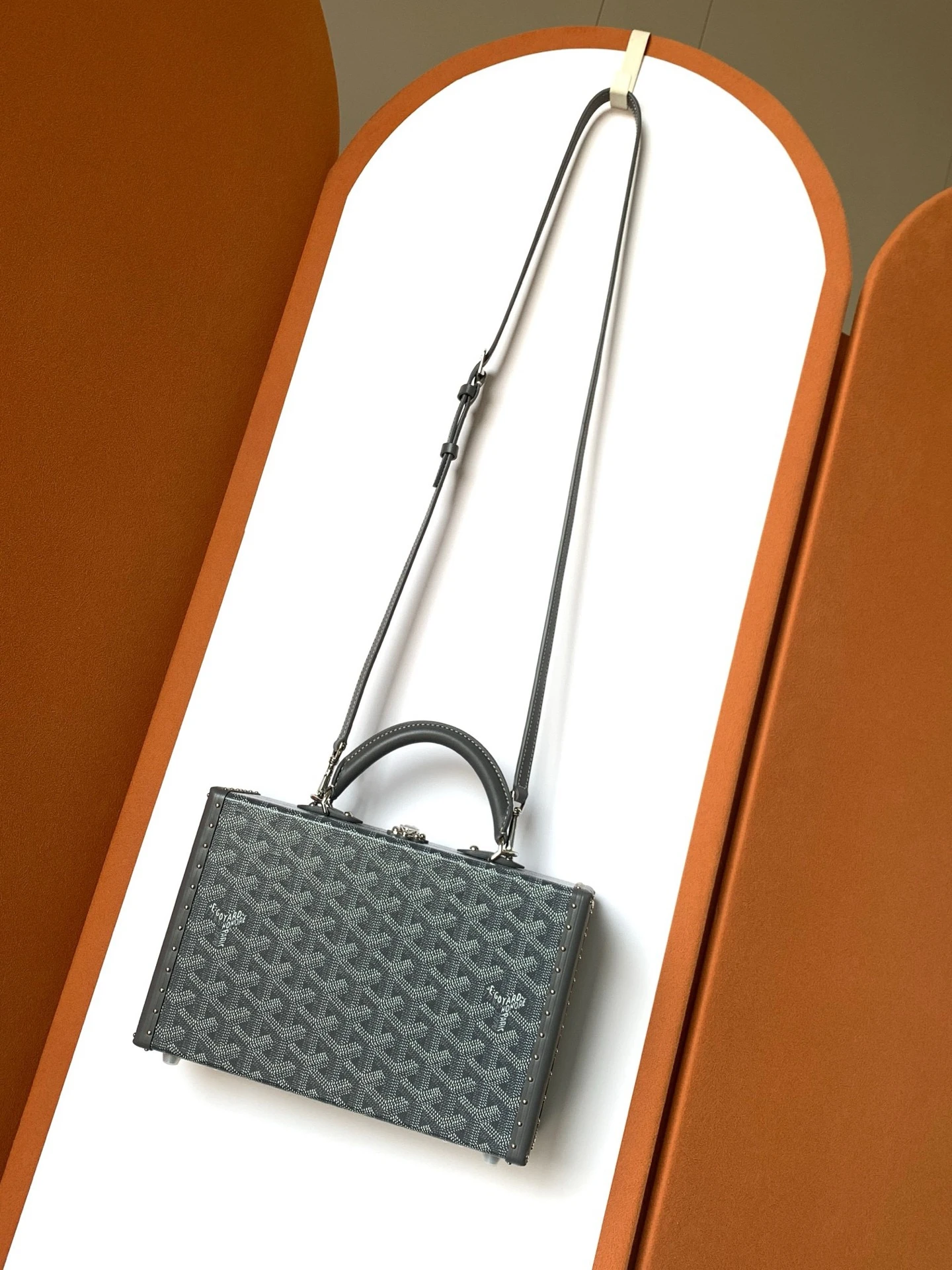 Goyard Luggage — c37cb96f