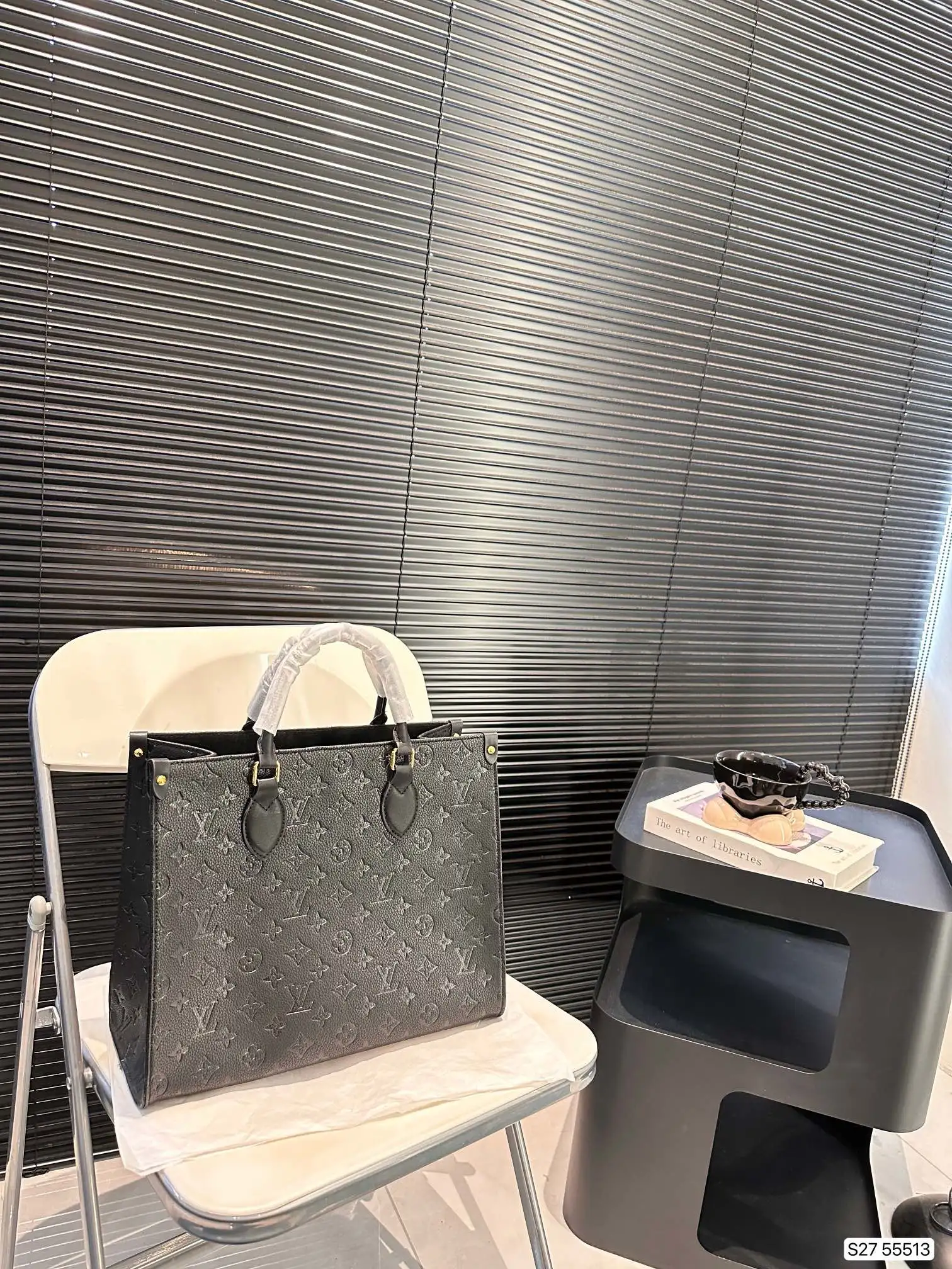 Louis Vuitton Handbags — 81b2faa0