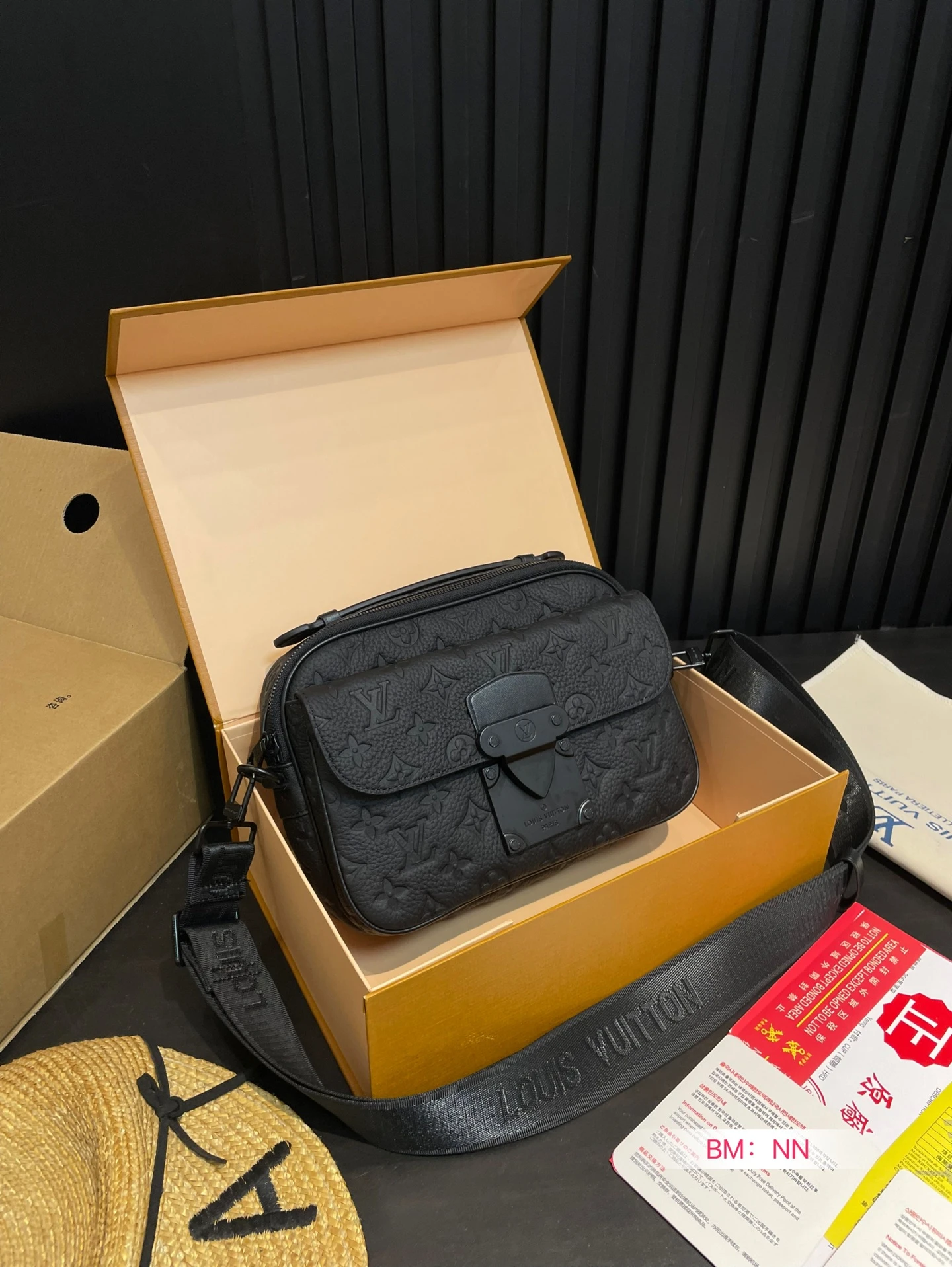 Louis Vuitton Bag — e280d6cf