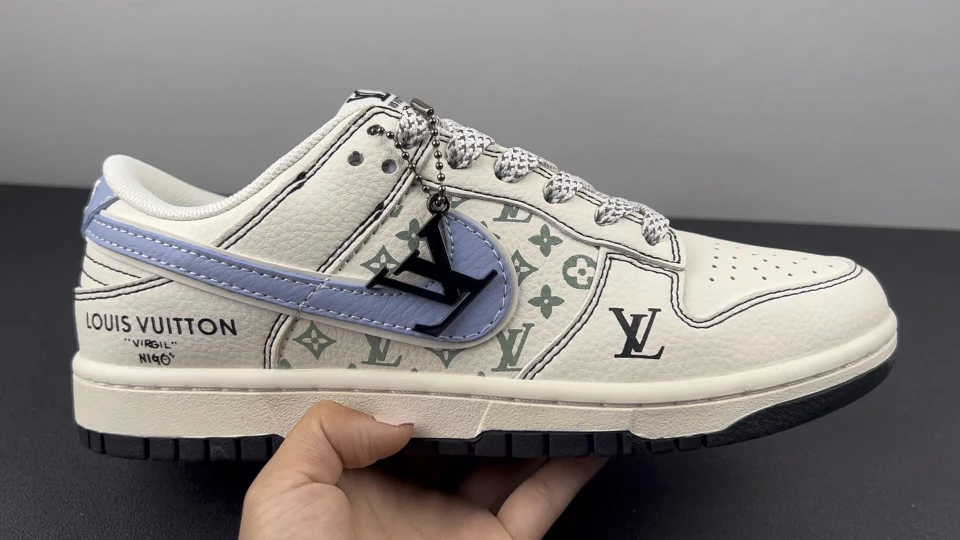 Nike Shoes — 25c3bbba