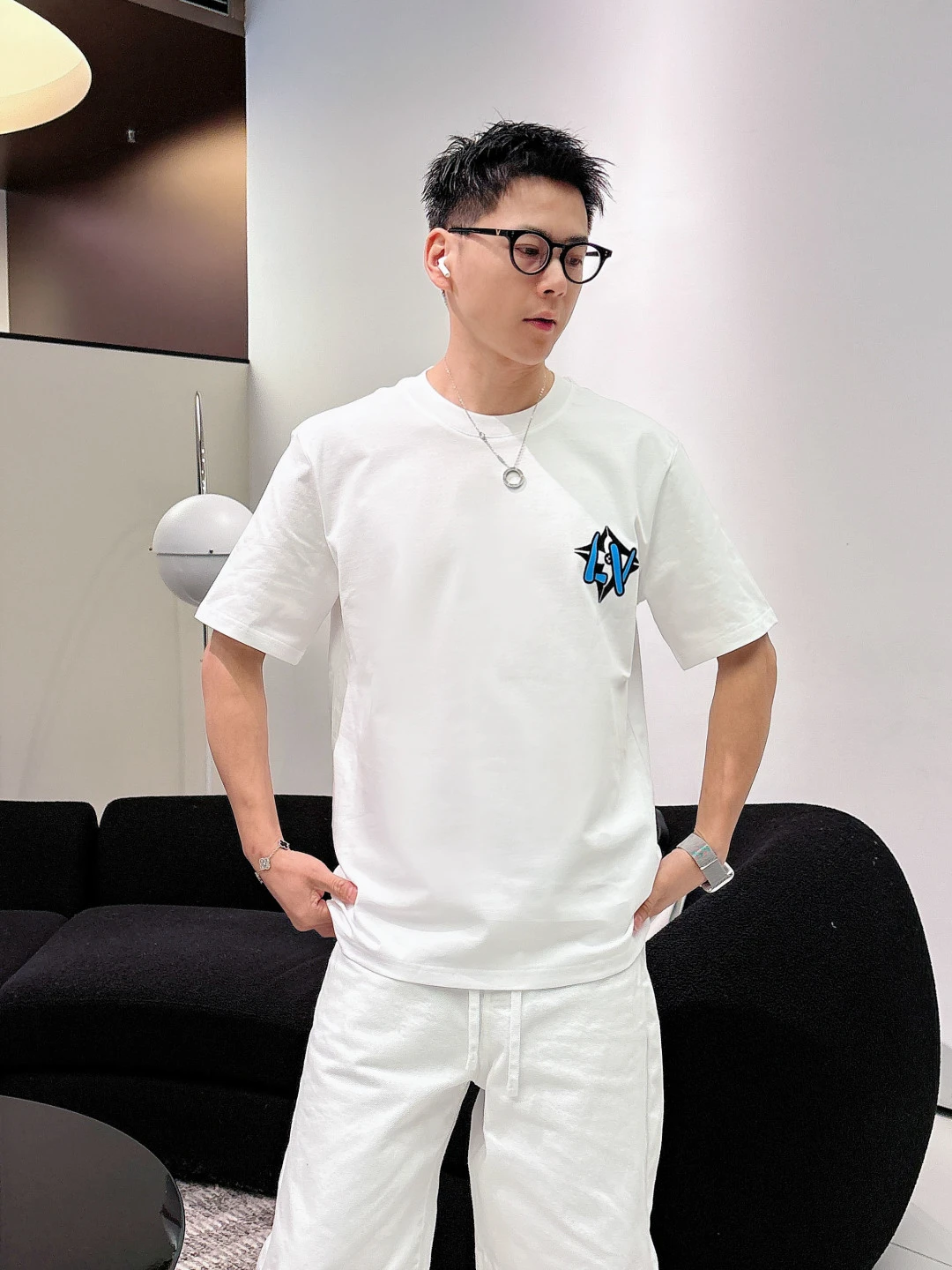 Louis Vuitton T-Shirt — 8ec27bbd