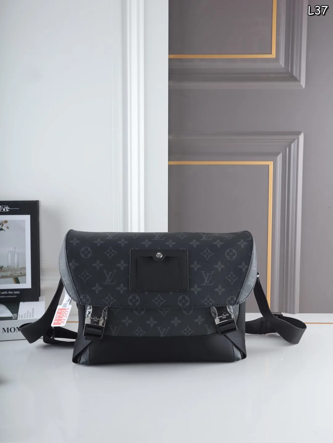 Louis Vuitton Bag — f764278b