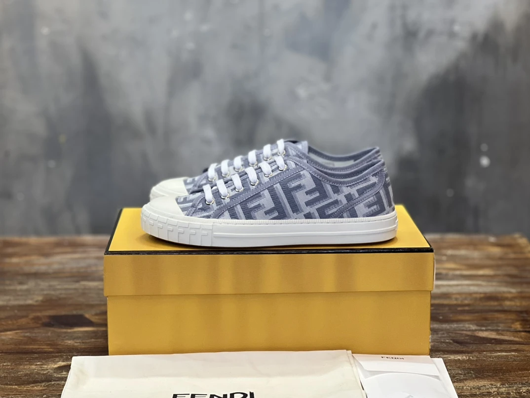 Fendi Sneakers — 70eef134