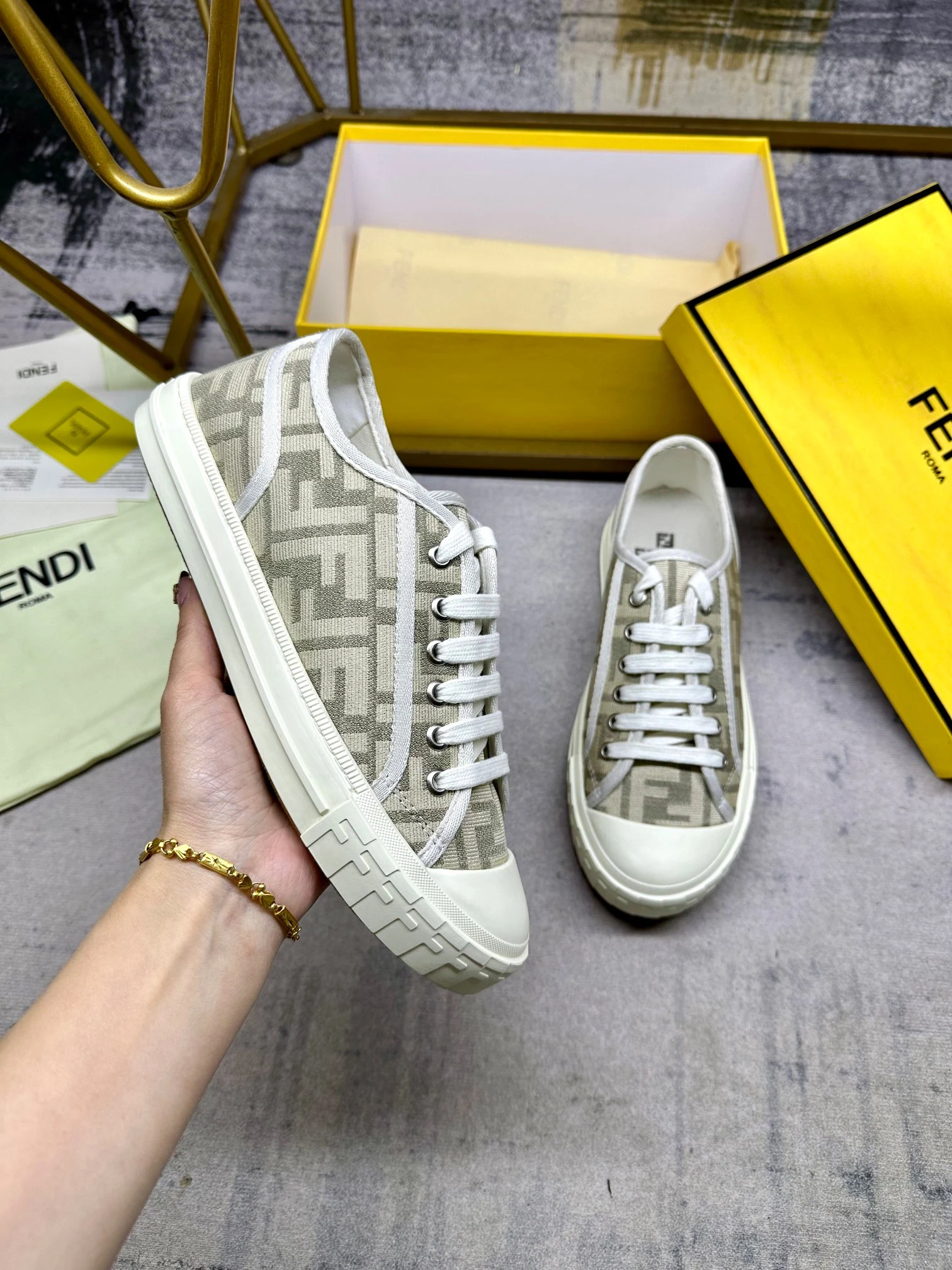 Fendi Sneakers — 4882b76f