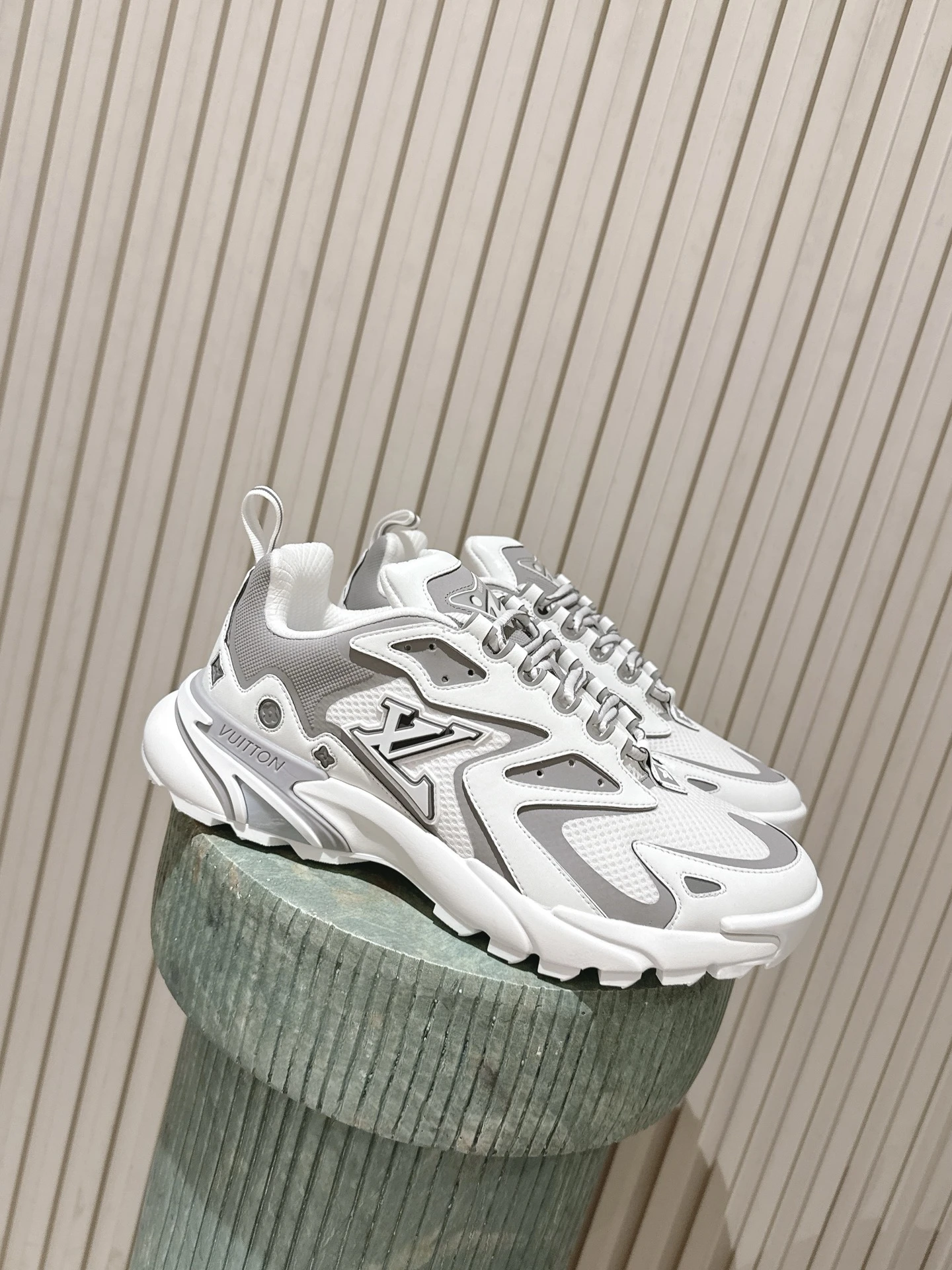 Louis Vuitton Sneakers — 437a1399