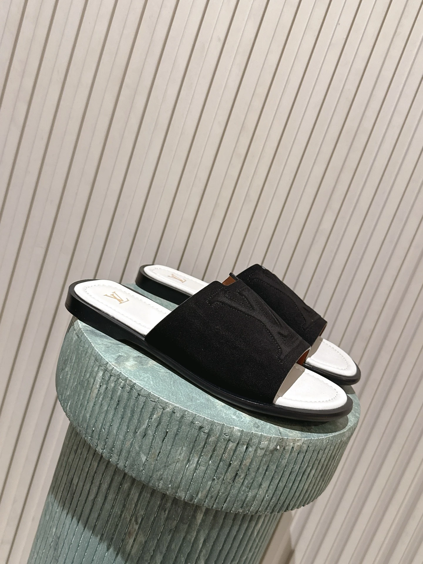 Louis Vuitton Slides — 155f6027