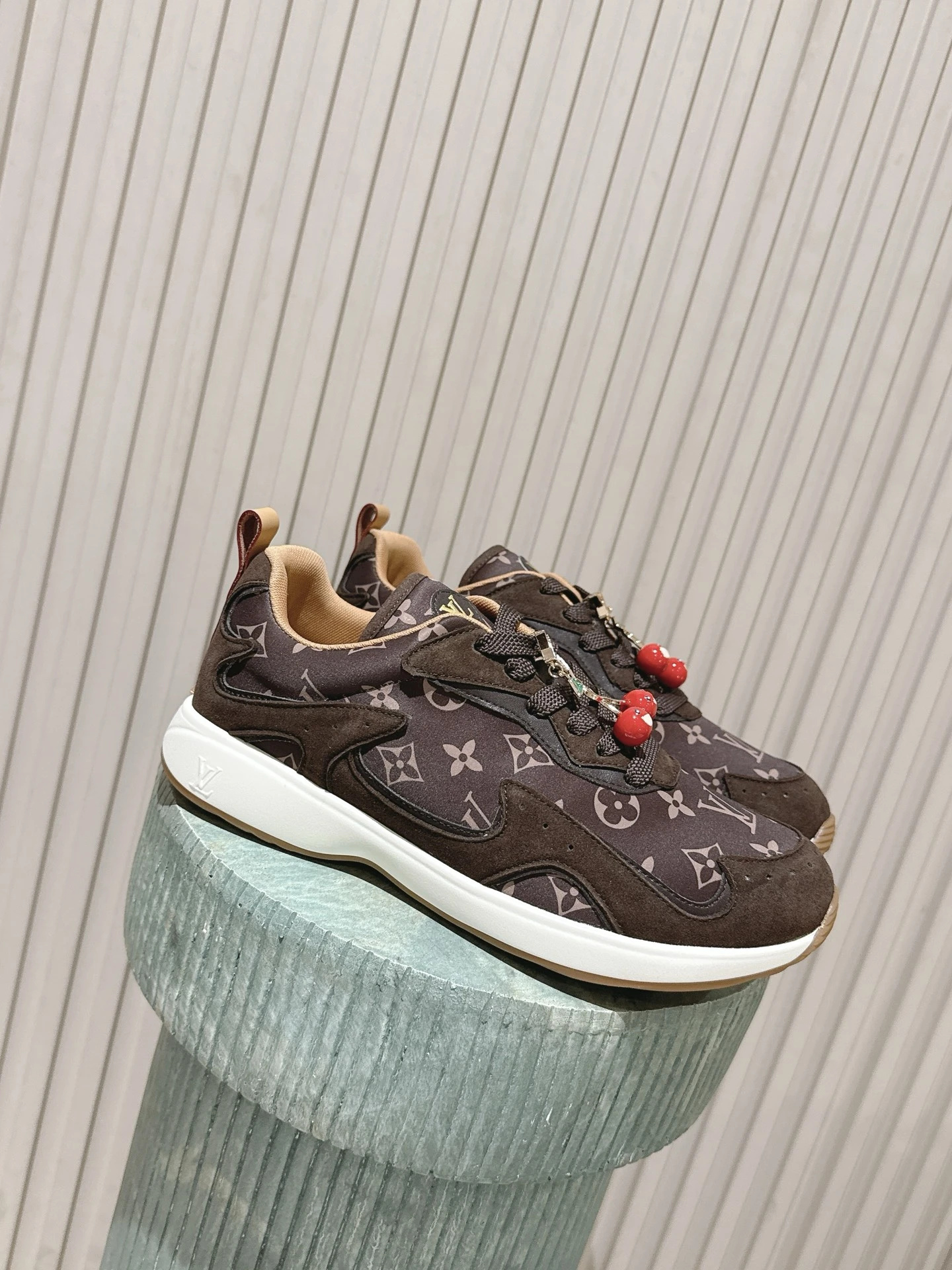 Louis Vuitton Sneakers — 8809a841