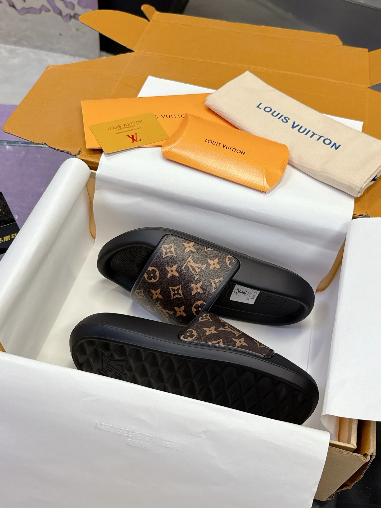 Louis Vuitton Slippers — 713b3749