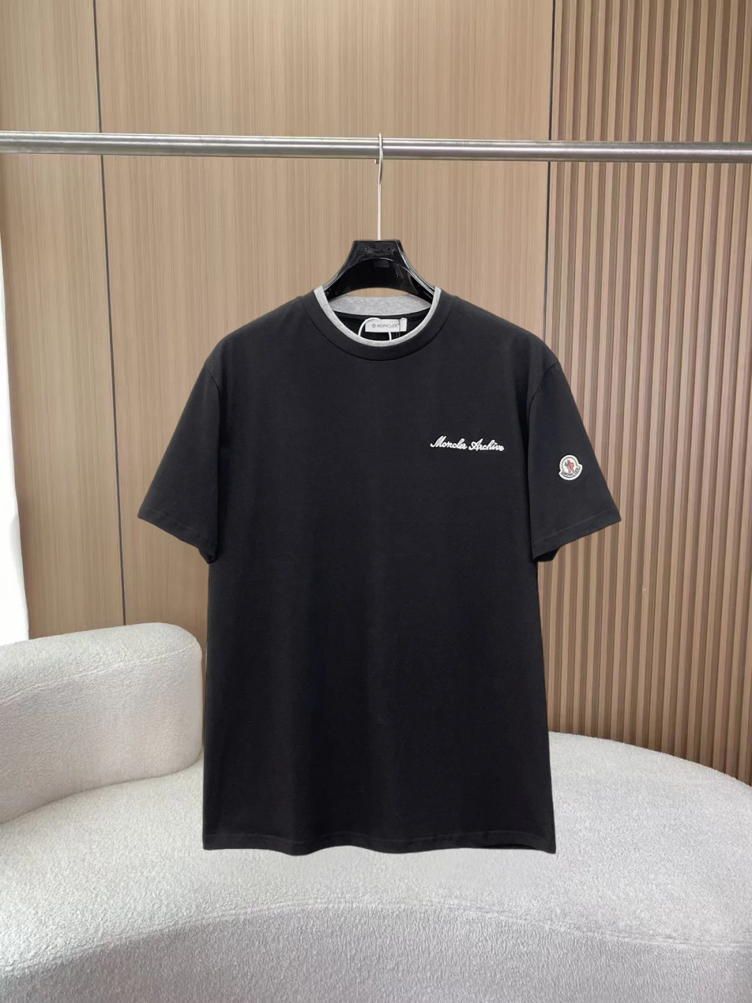 Moncler T-Shirt — dfad8a38