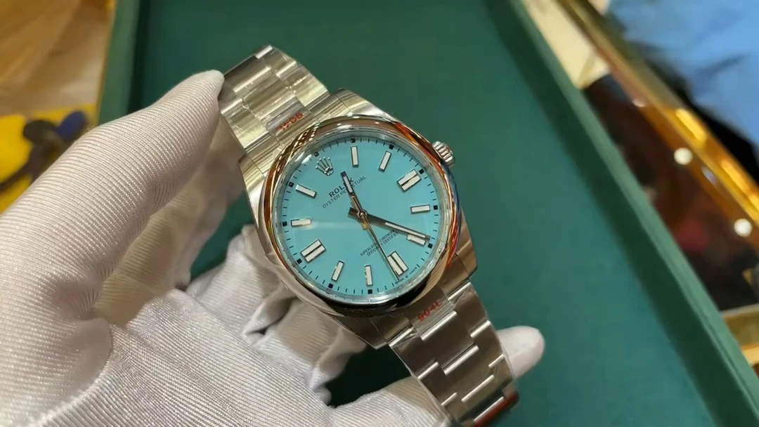Watch — a110ebb7