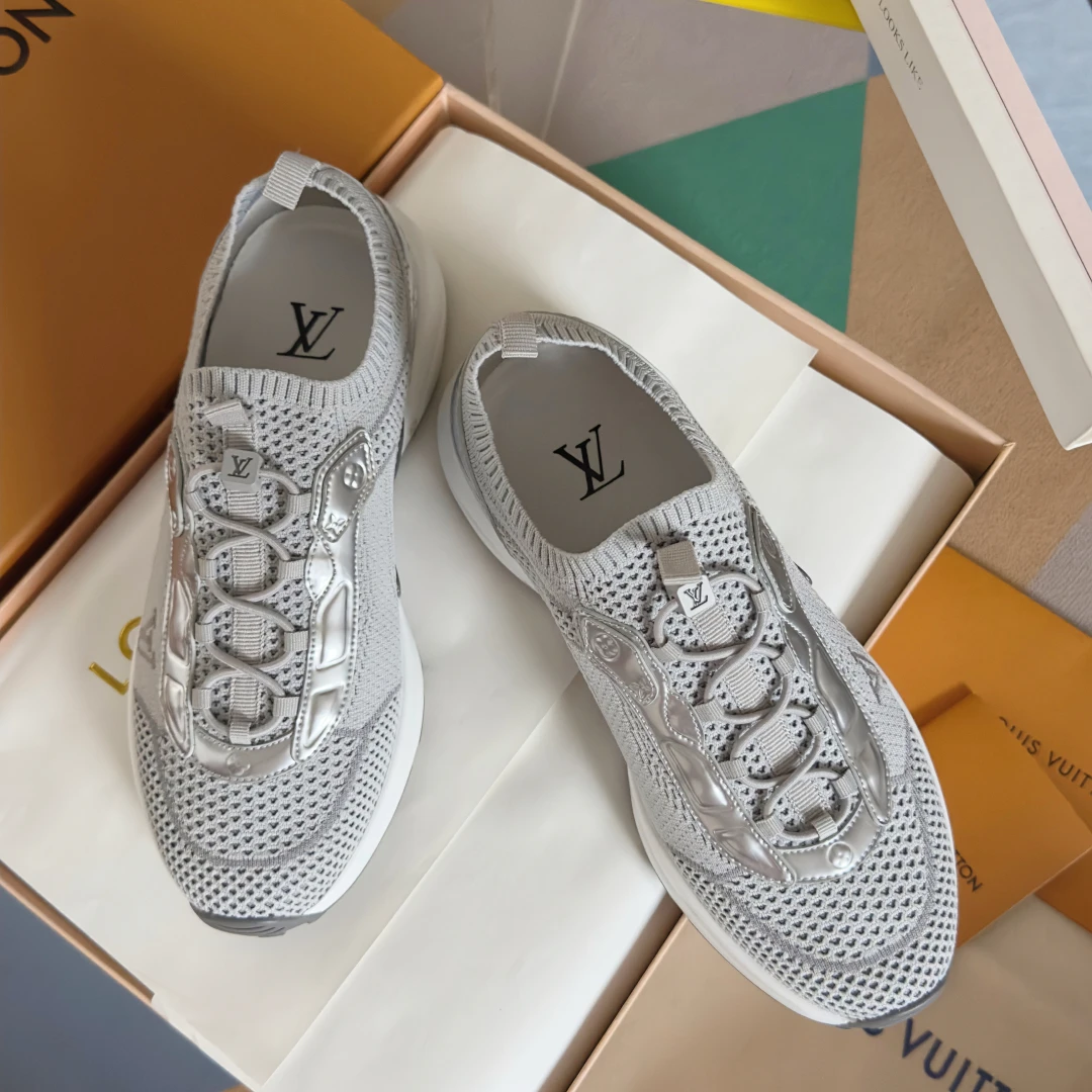 Louis Vuitton Sneakers — 4541bdc7