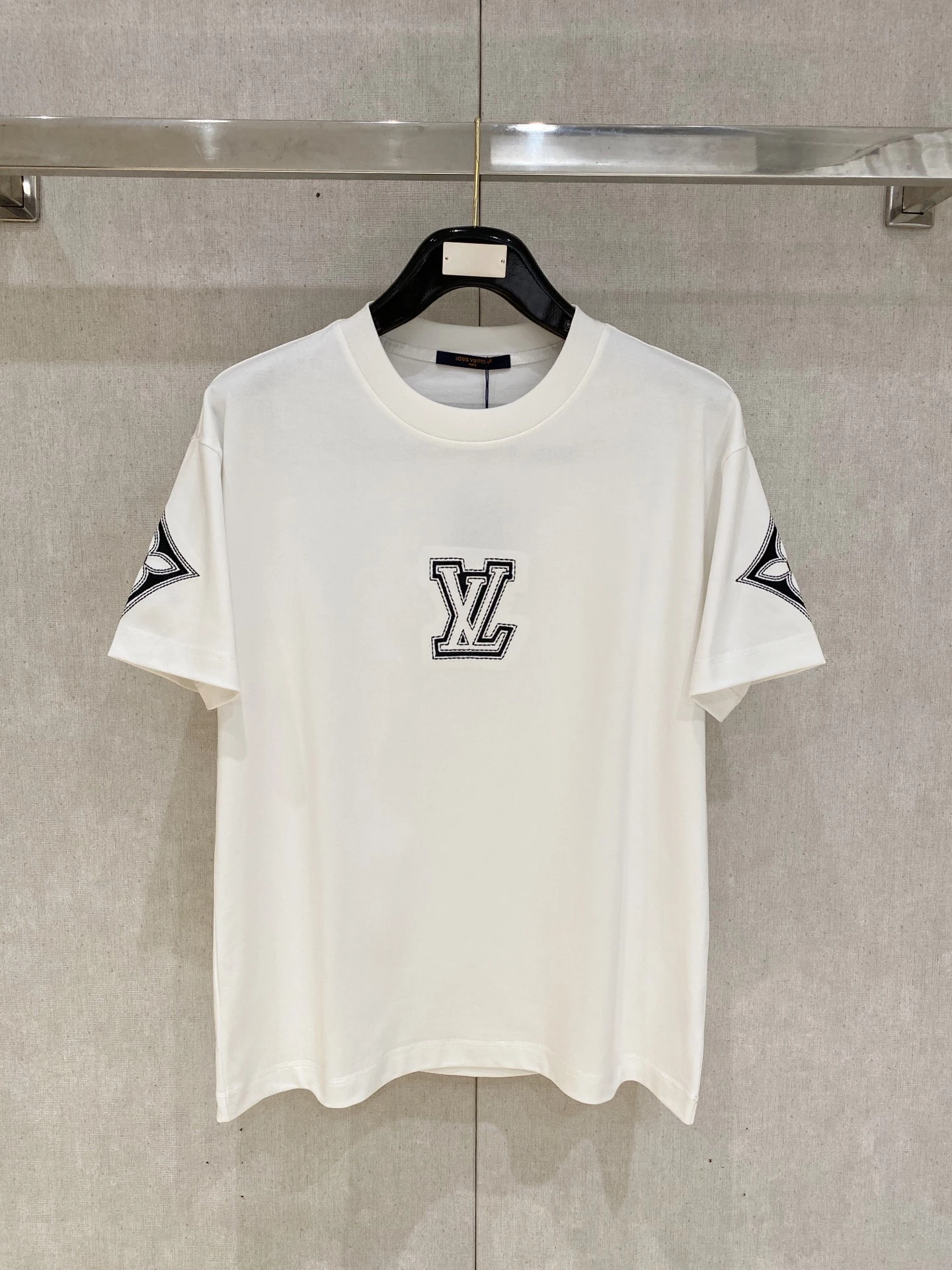 Louis Vuitton T-Shirt — f7de17a5