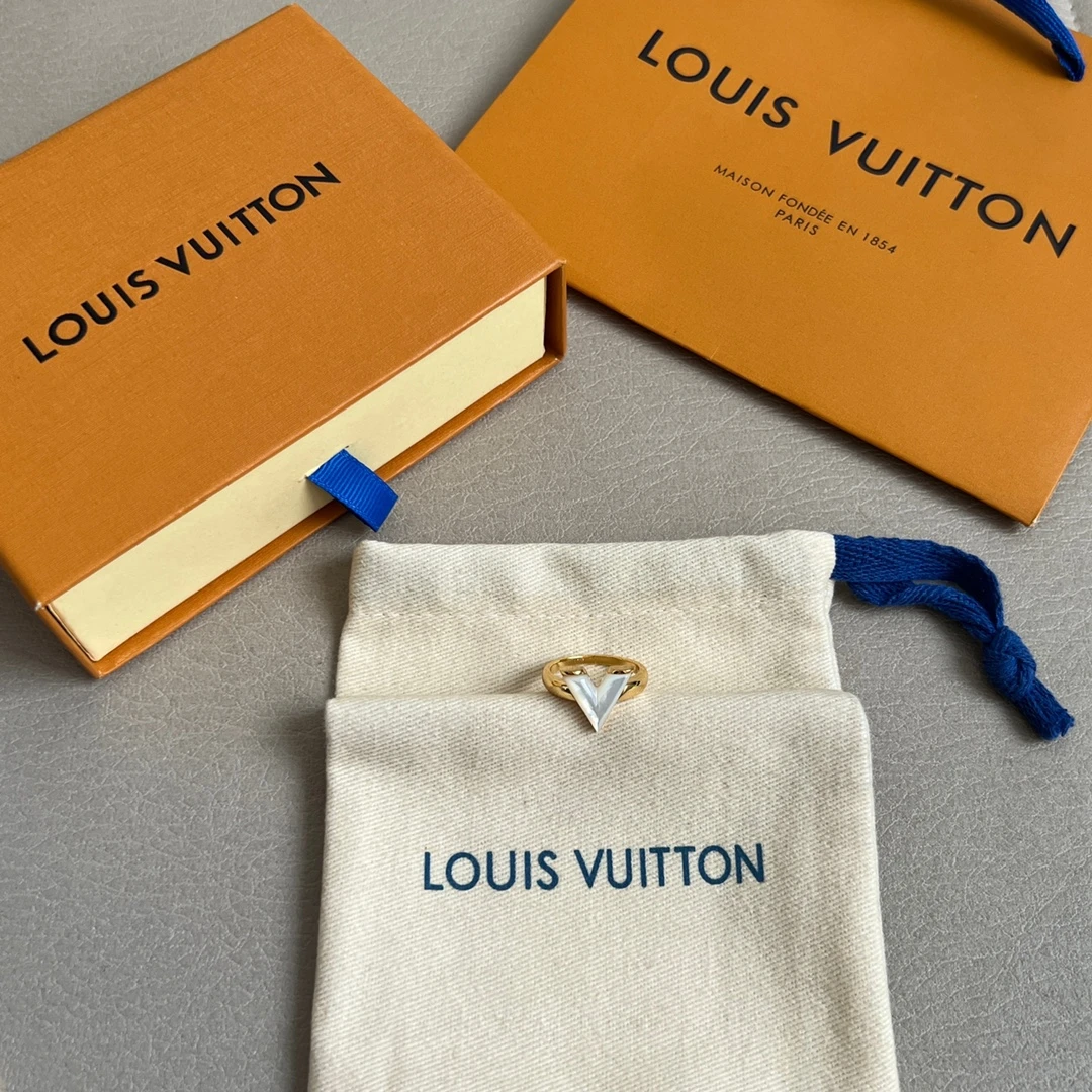 Louis Vuitton Rings — fc2ad341