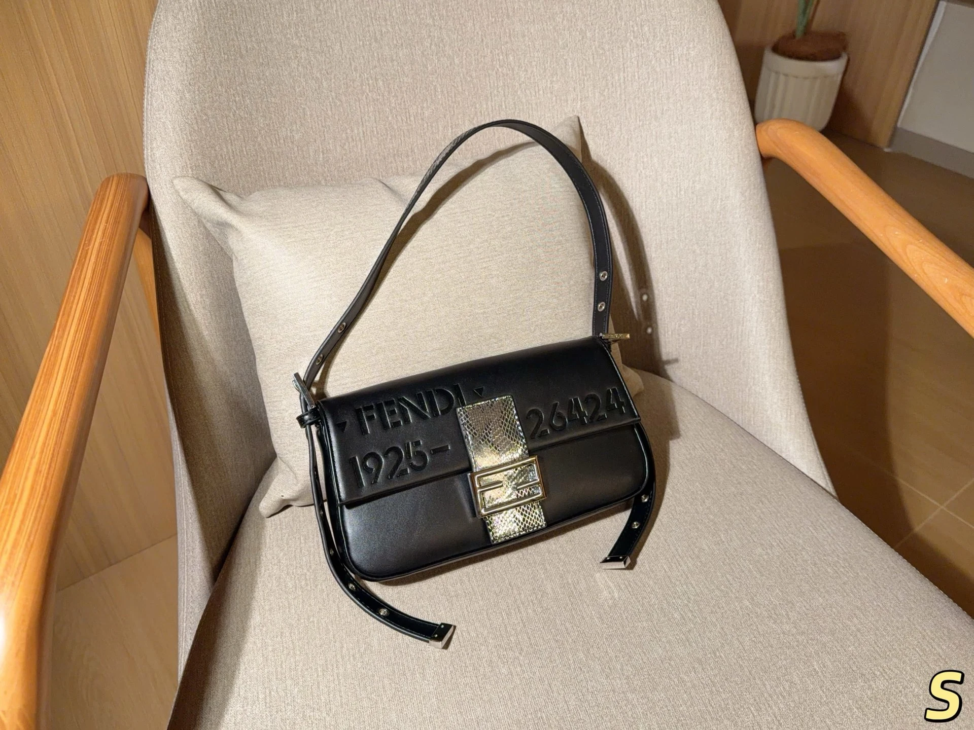 Fendi Bag — 4b235a38