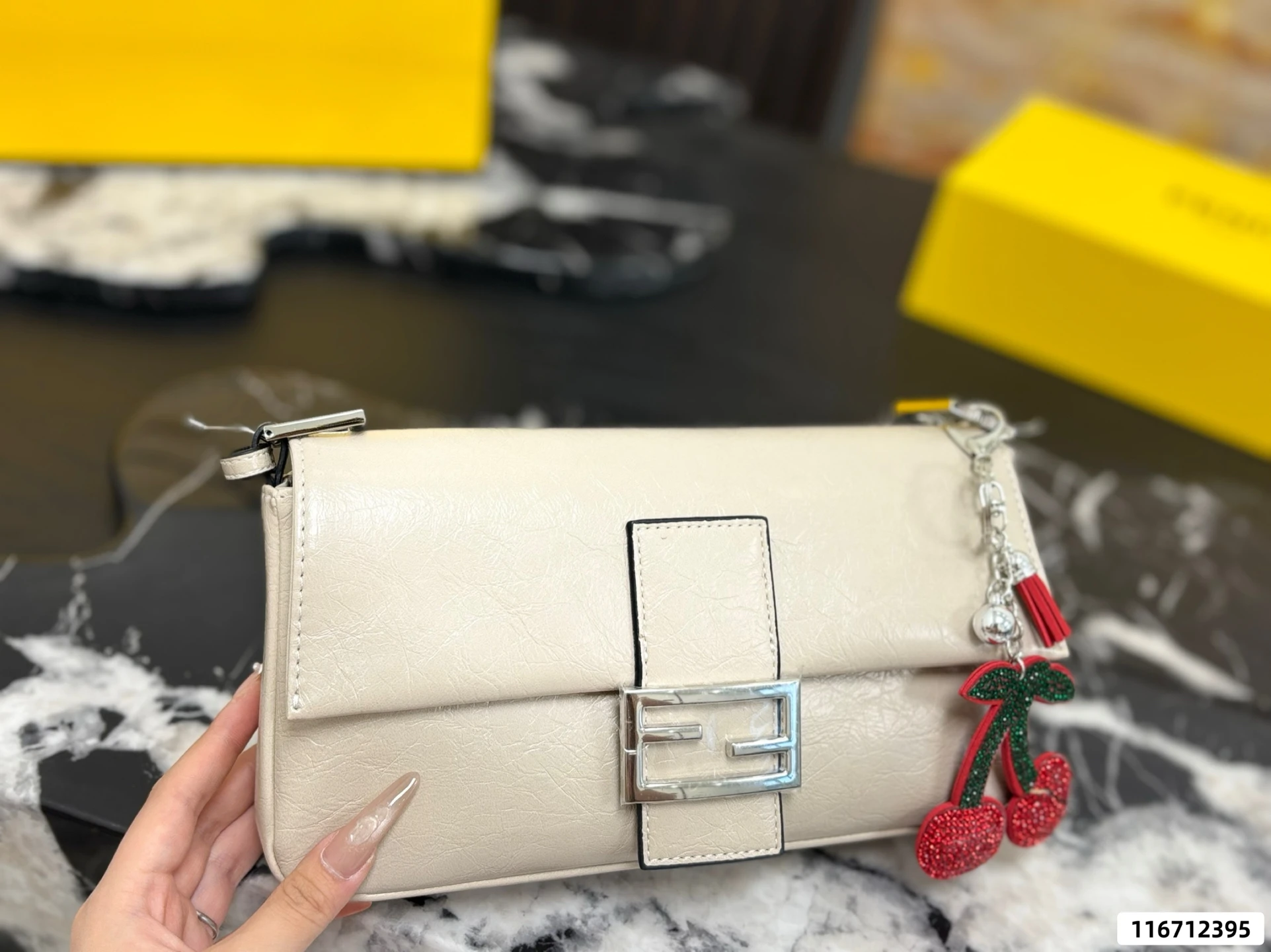 Fendi Bag — e601b9df