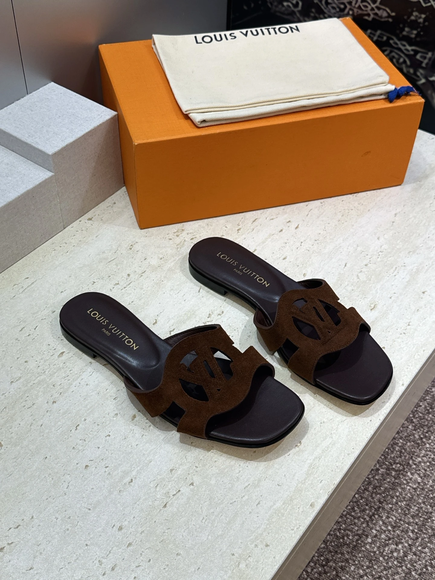 Louis Vuitton Slippers — 209db88d