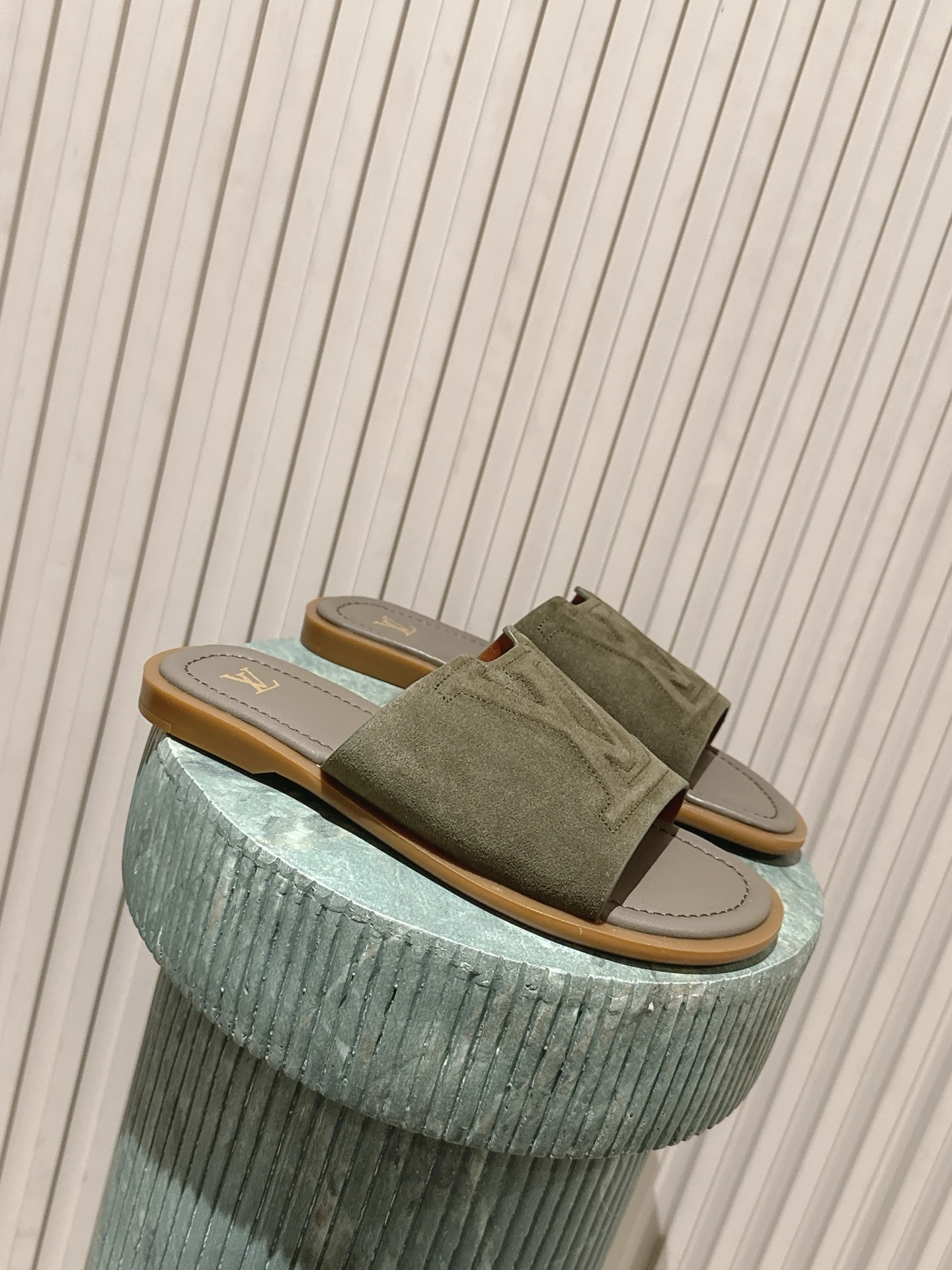 Louis Vuitton Slides — adecf5d0