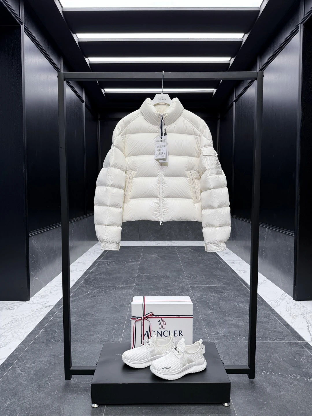 Moncler Down Jackets — 97fccce1