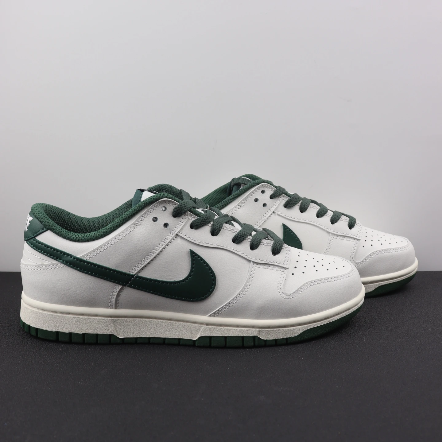 Nike Shoes — e1059212
