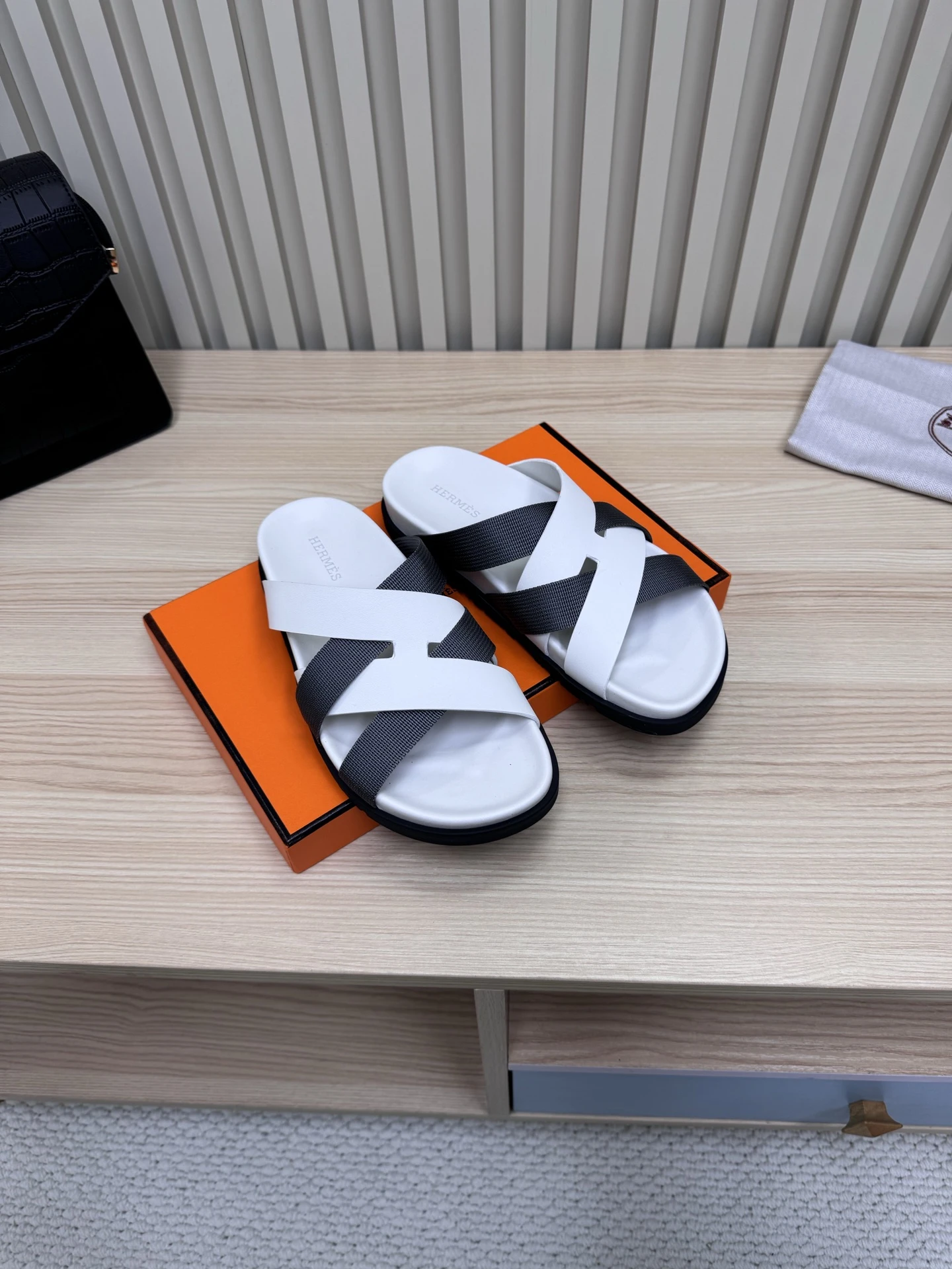 Hermès Slippers — 1126aff8
