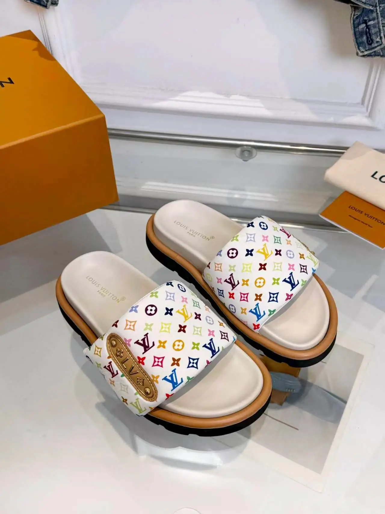 Louis Vuitton Slippers — 01c54803