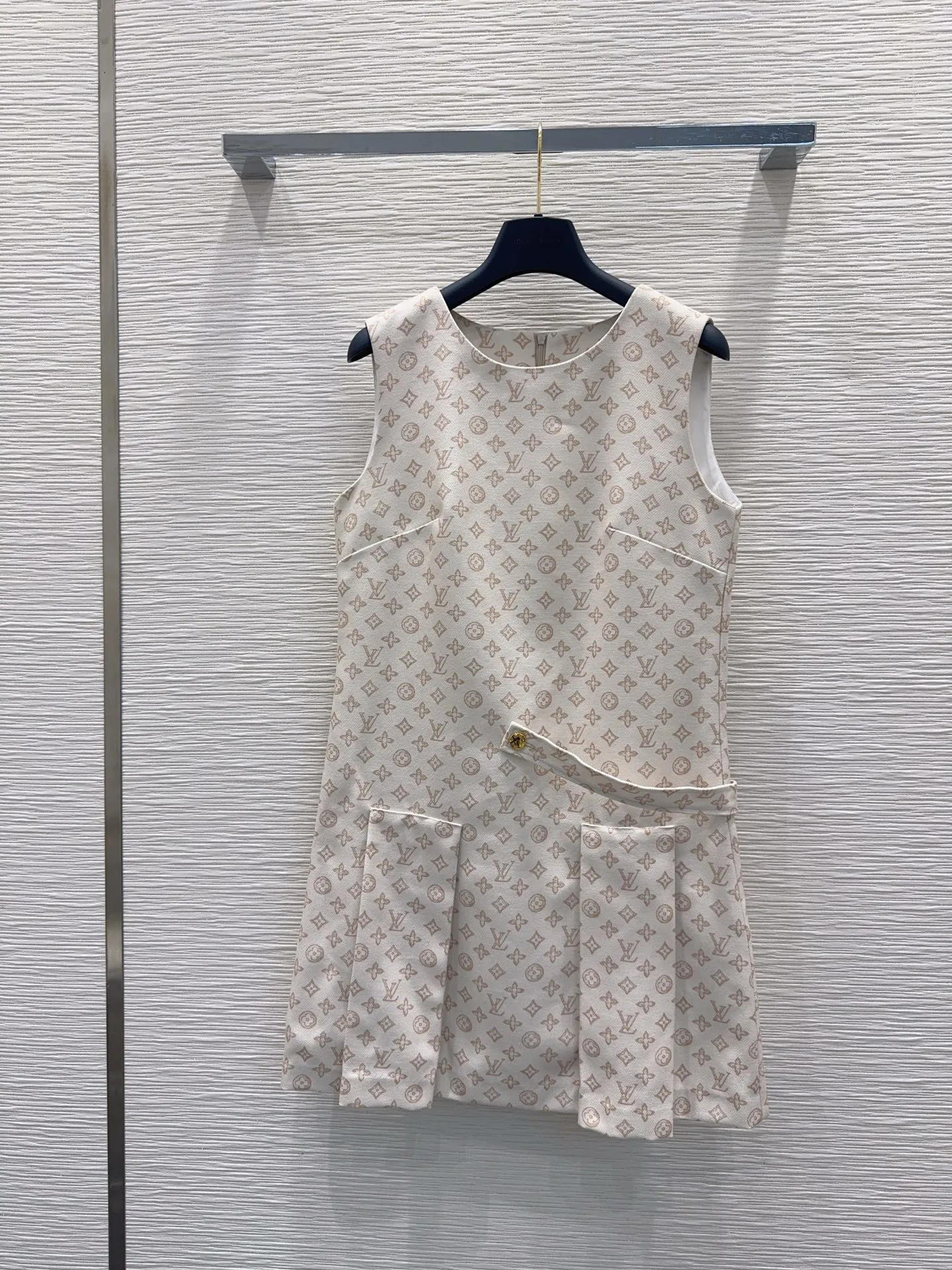 Dresses — e09ff187
