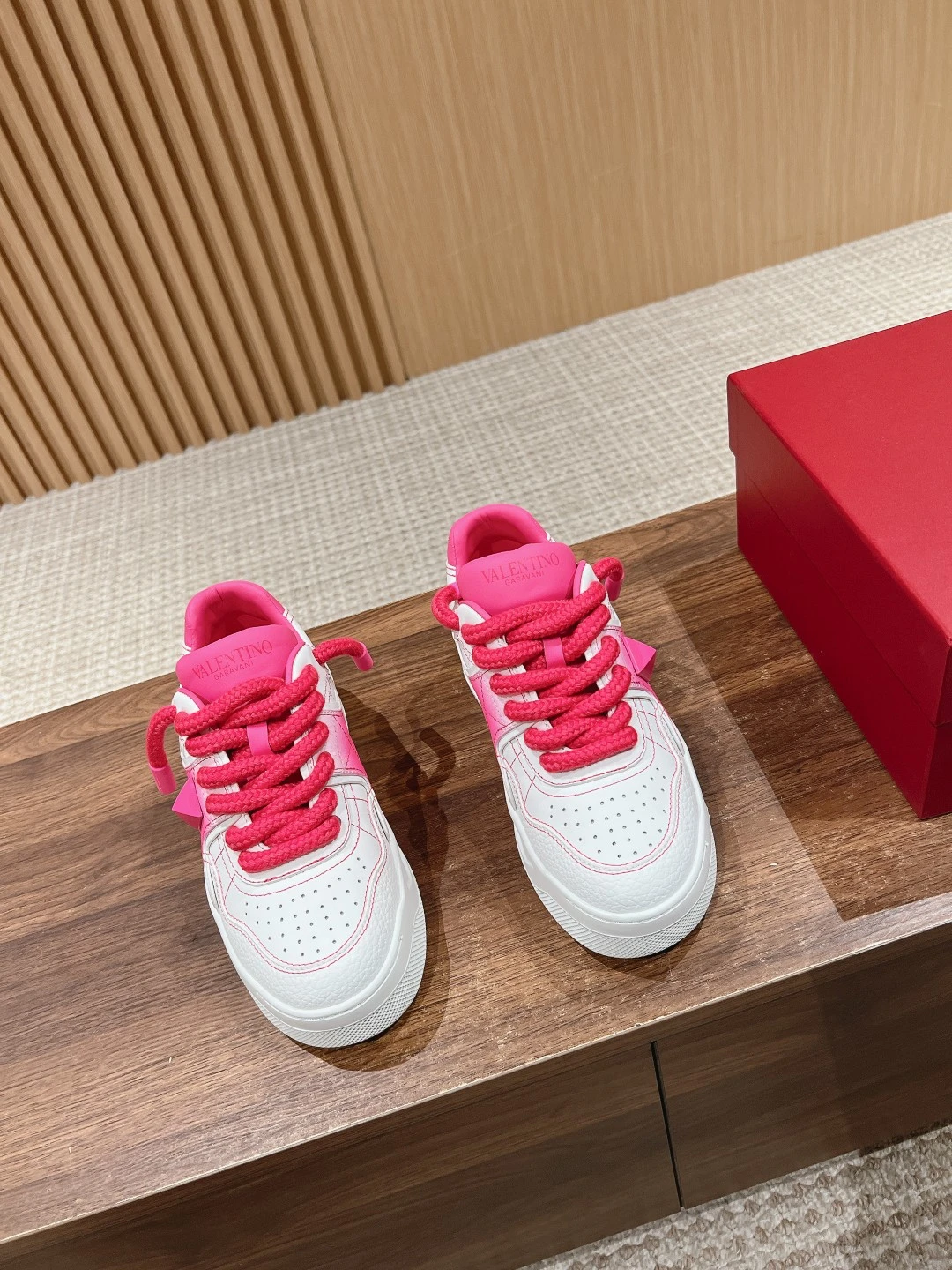 Valentino Sneakers — e8a7a363