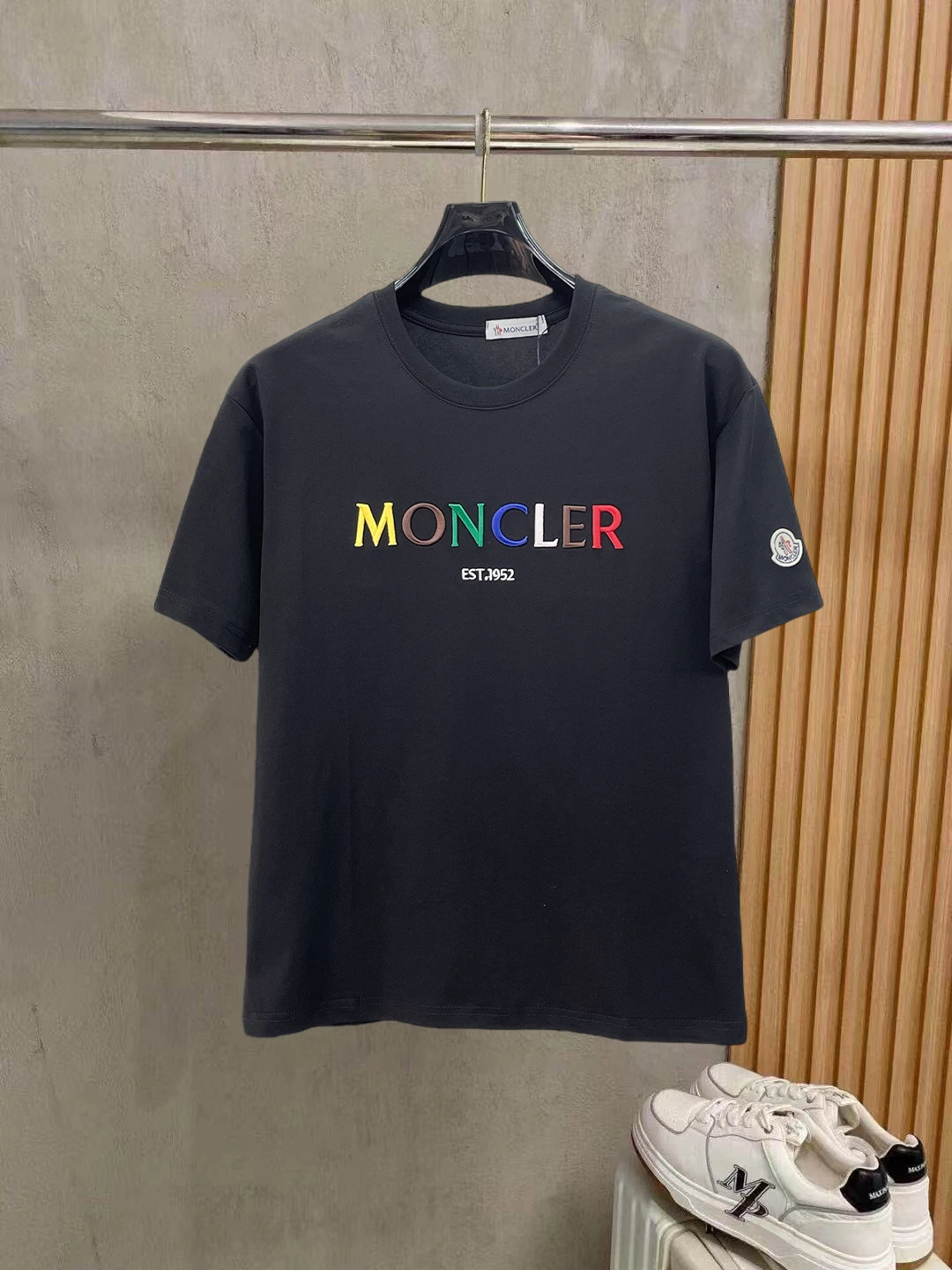 Moncler T-Shirt — dfdce1c7