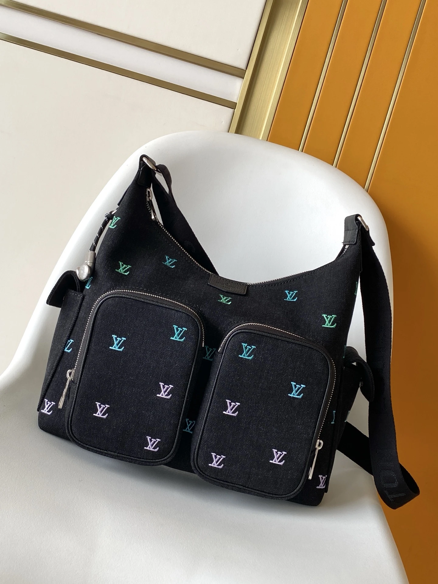 Louis Vuitton Bag — 40e33ce7