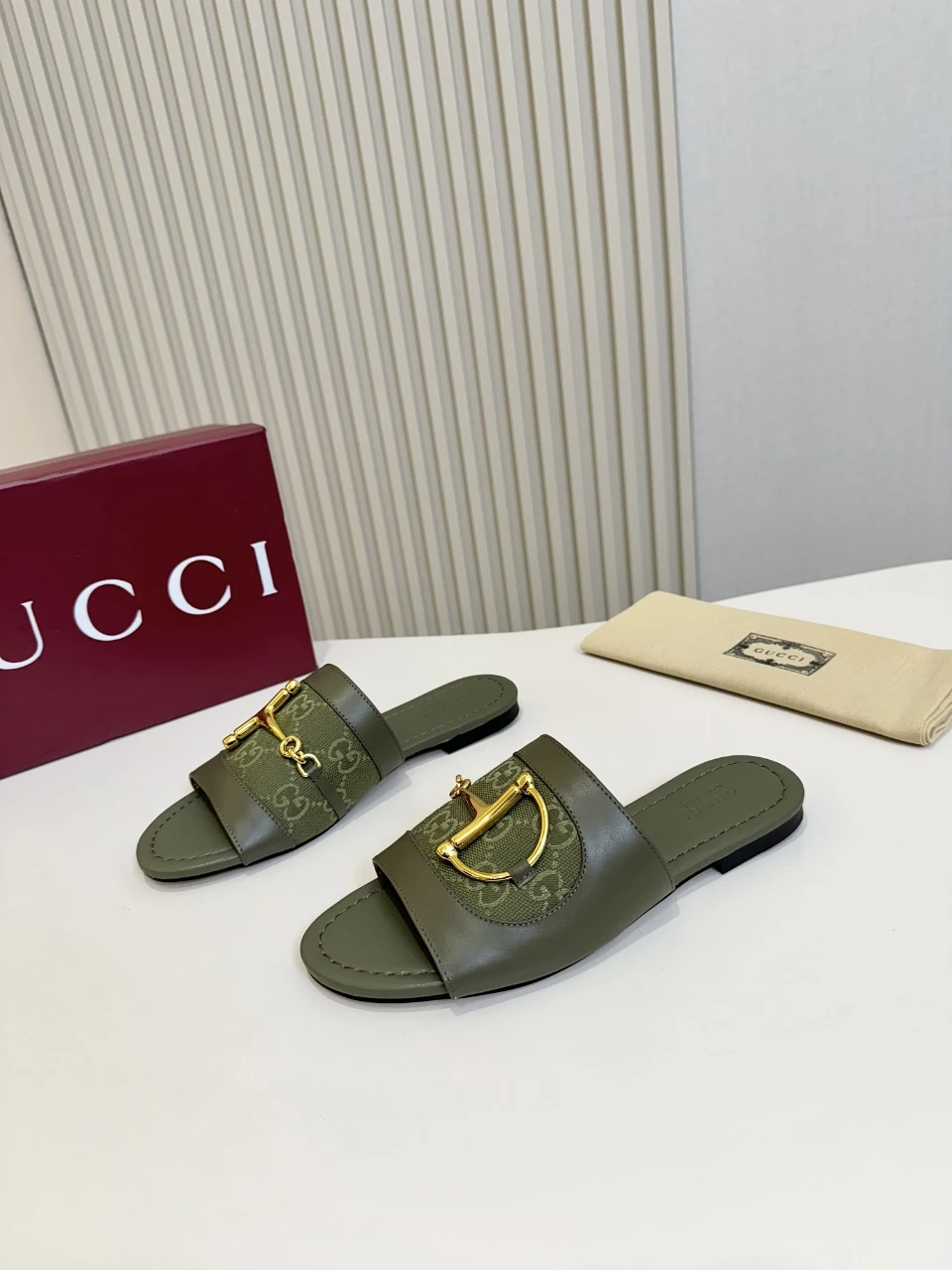 Gucci Shoes — 58f44631