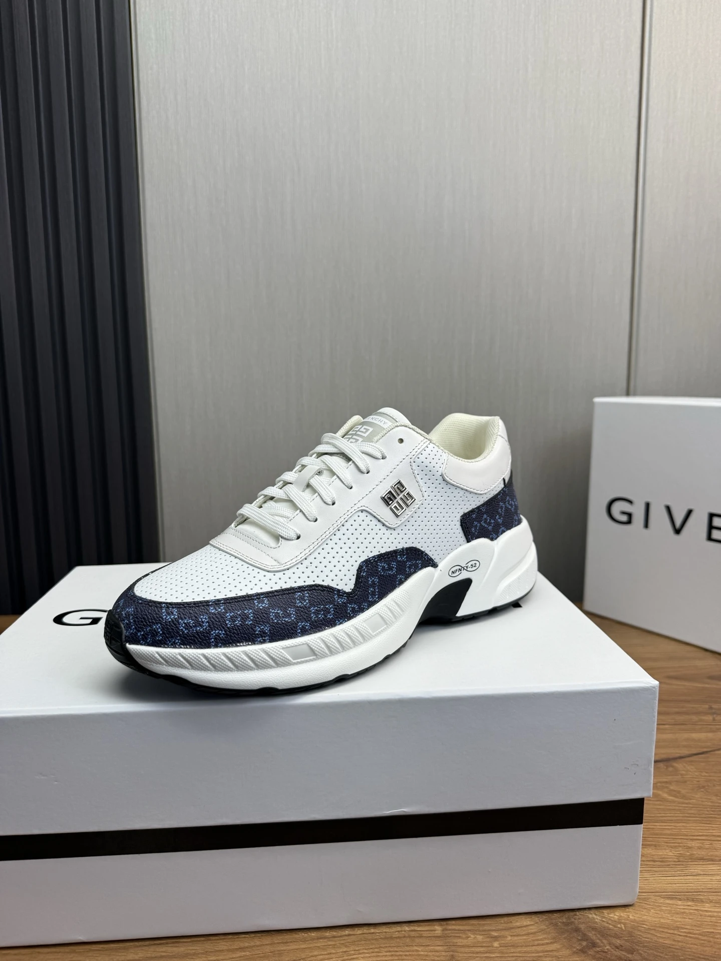 Givenchy Sneakers — ac541fd9