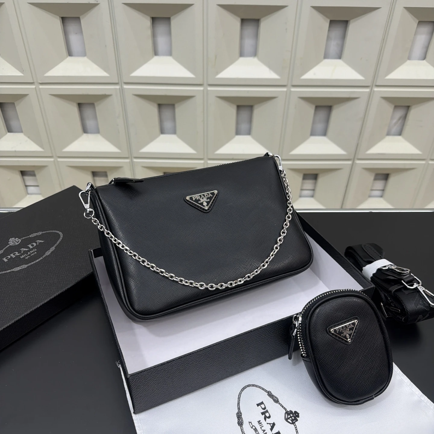 Prada Bag — eddca069