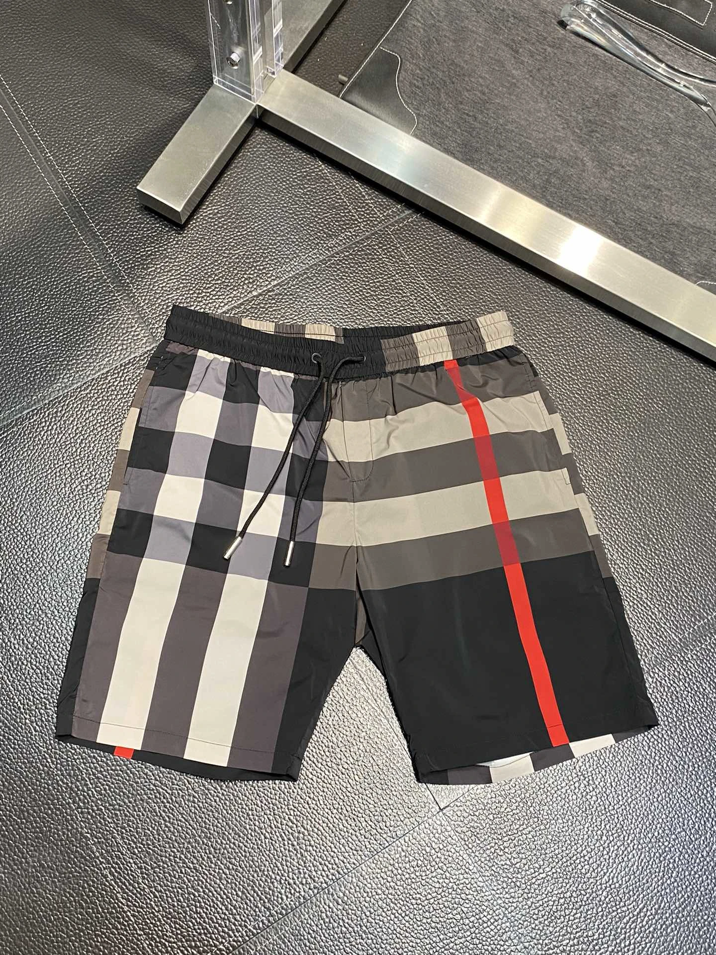 Burberry Shorts — d71b8496