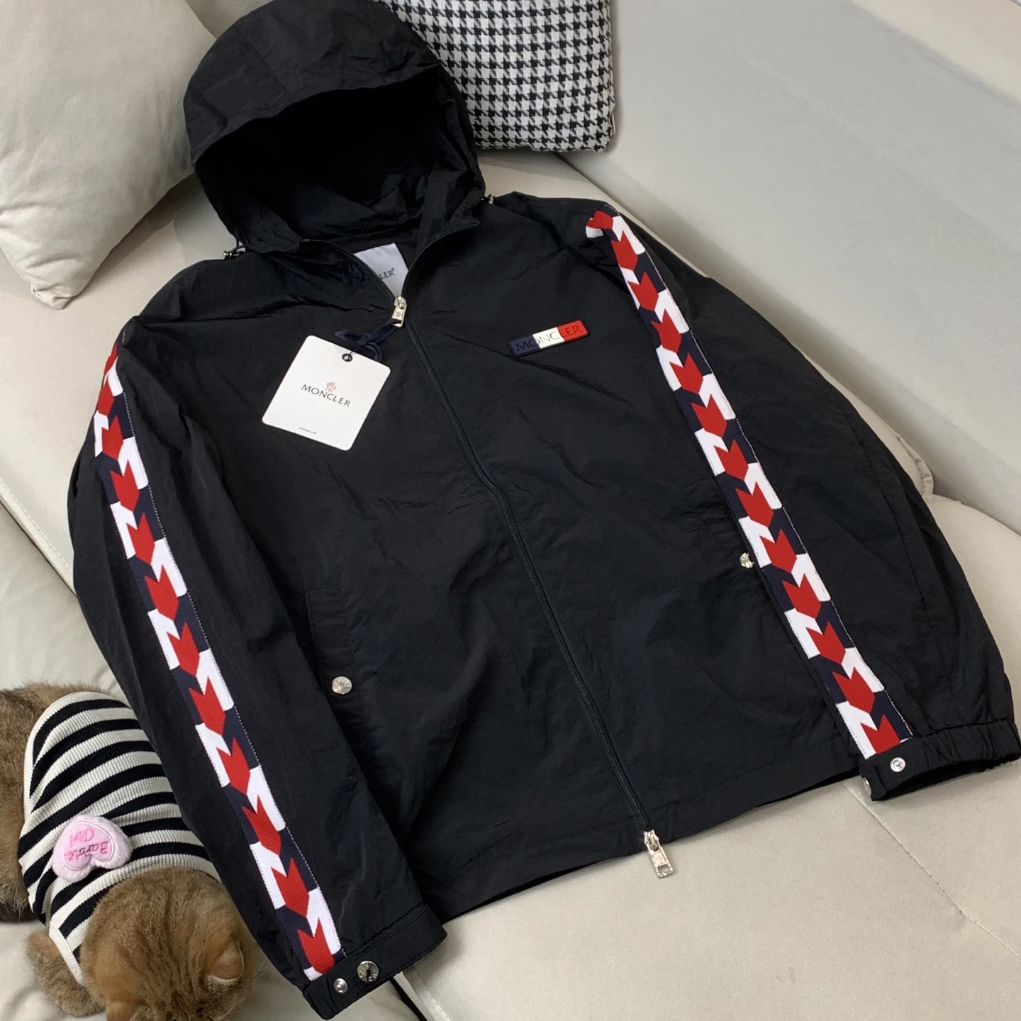 Moncler Jackets — 7160de55