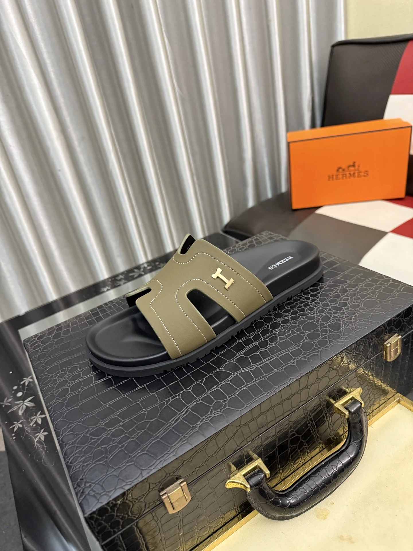 Hermès Slippers — 6ce60e6d