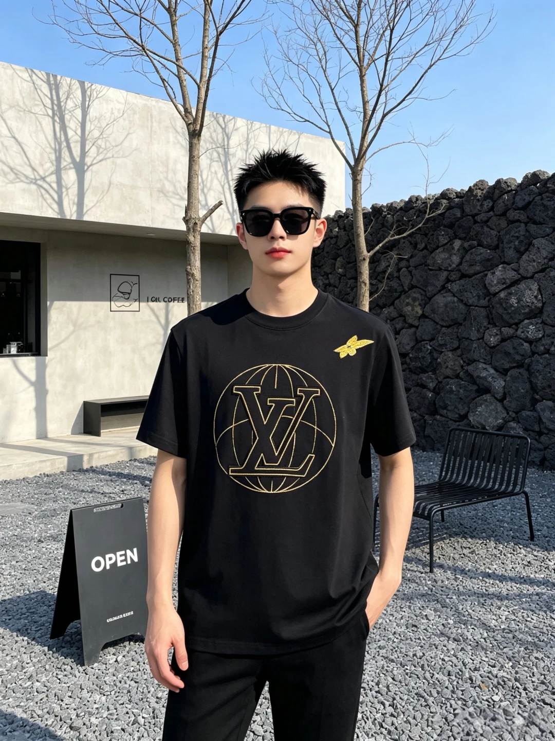 Louis Vuitton T-Shirt — b0661abe