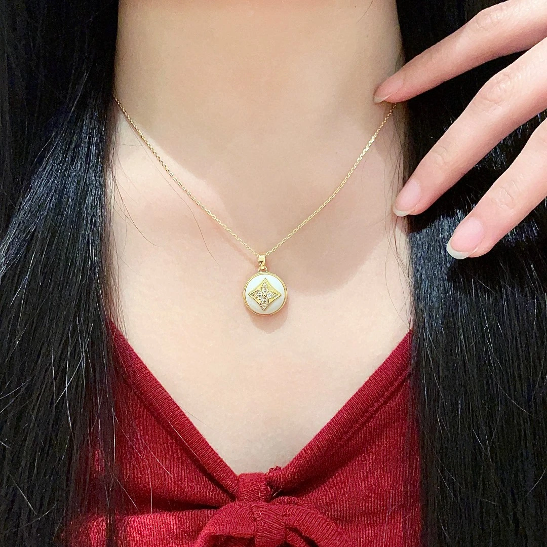 Louis Vuitton Necklaces — b5bd8e0b