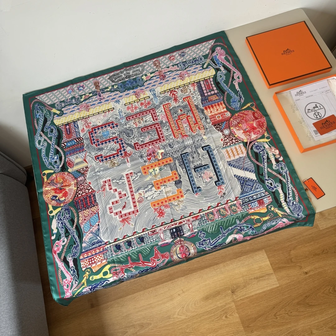 Hermès Scarves — 8a44c3b4