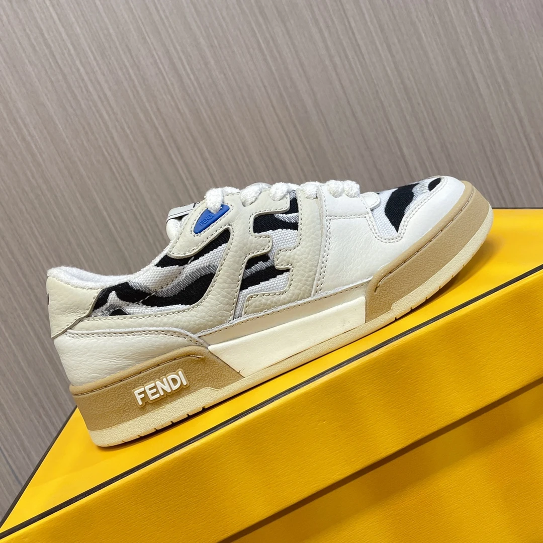 Fendi Sneakers — a3383925
