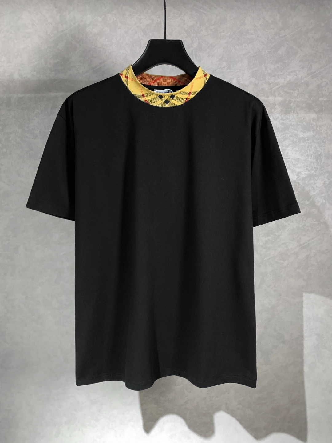 Burberry T-Shirt — 36429a8e