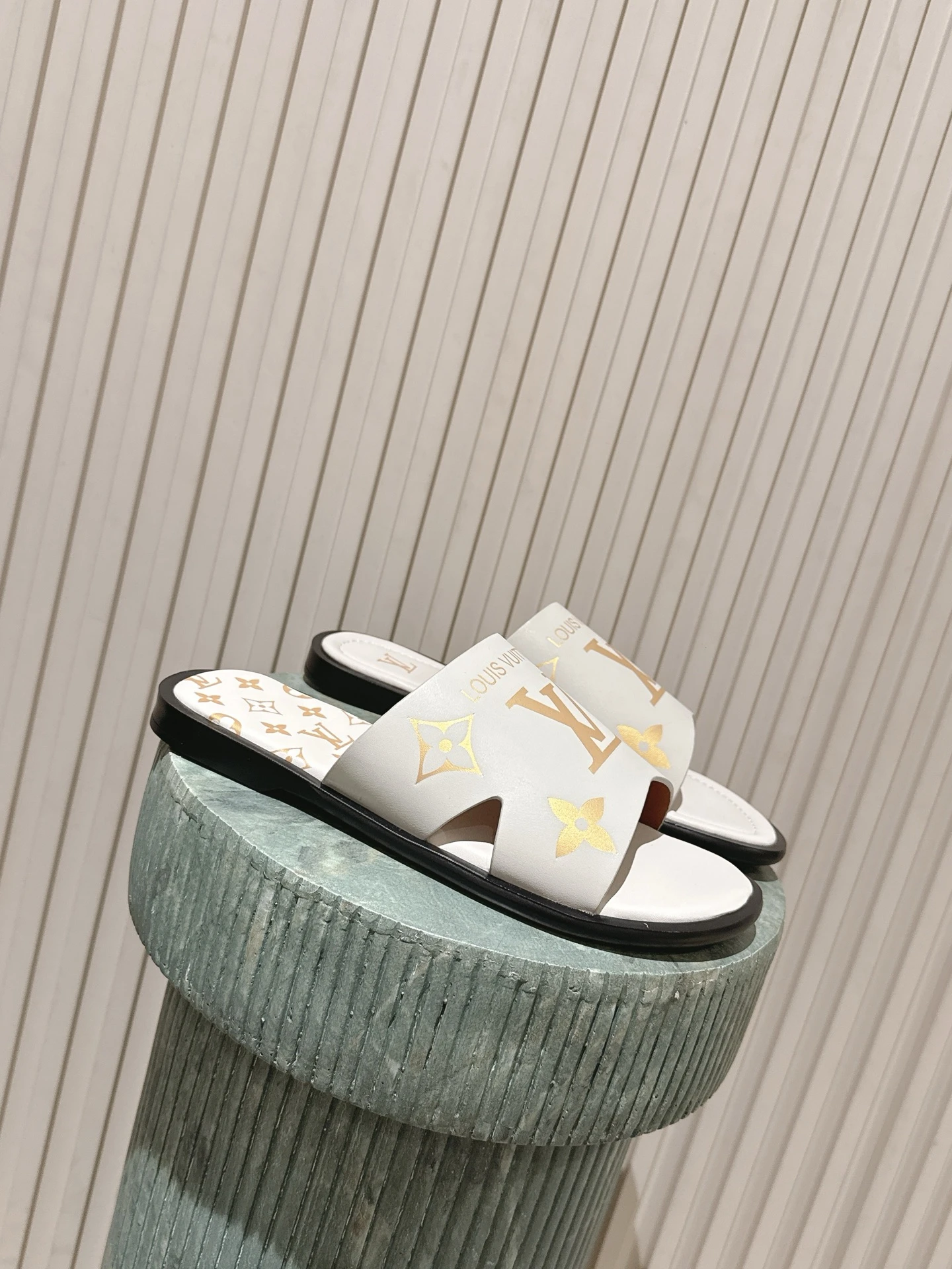 Louis Vuitton Slides — 1ba164ef