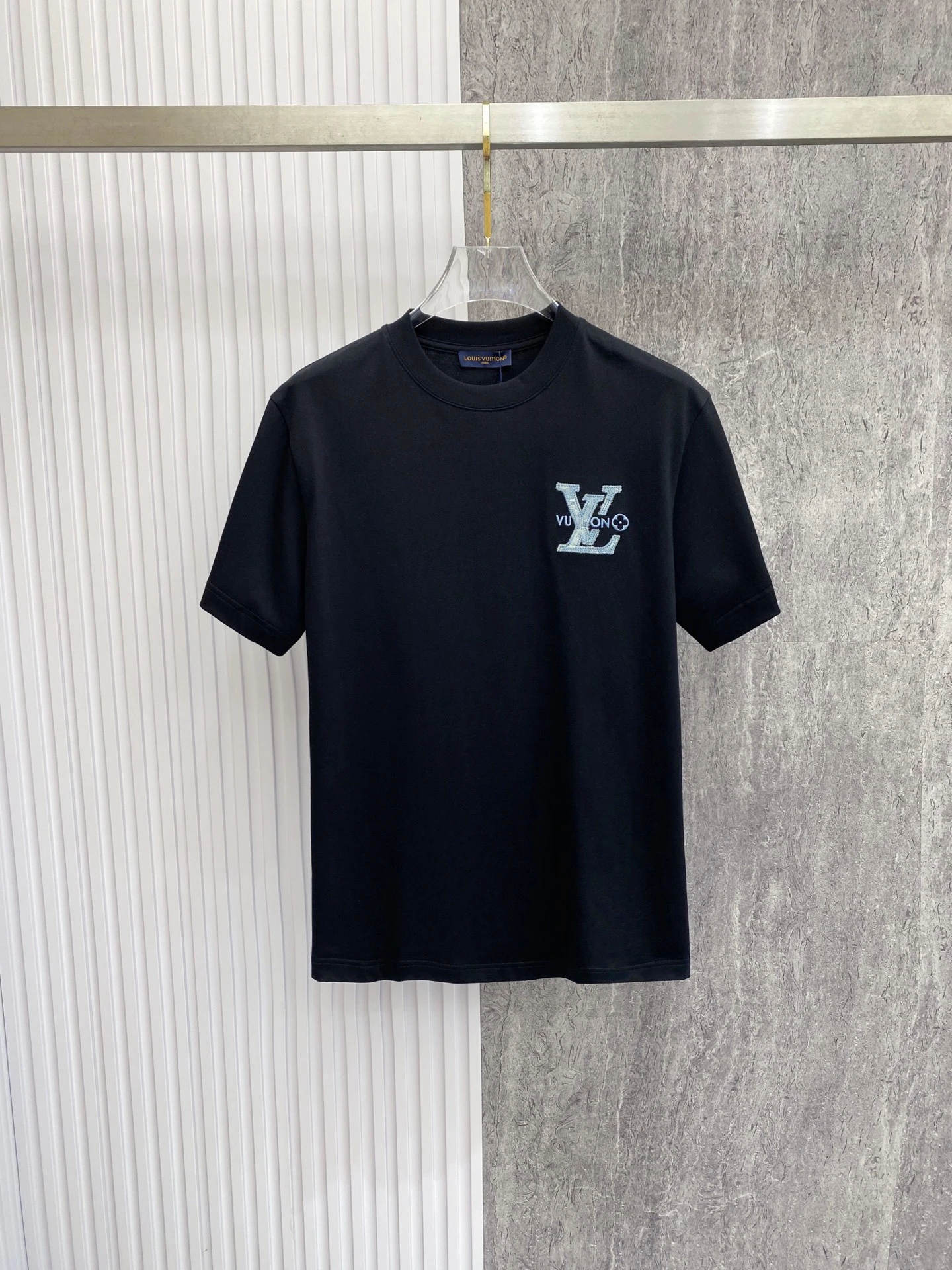 Louis Vuitton T-Shirt — c103884a