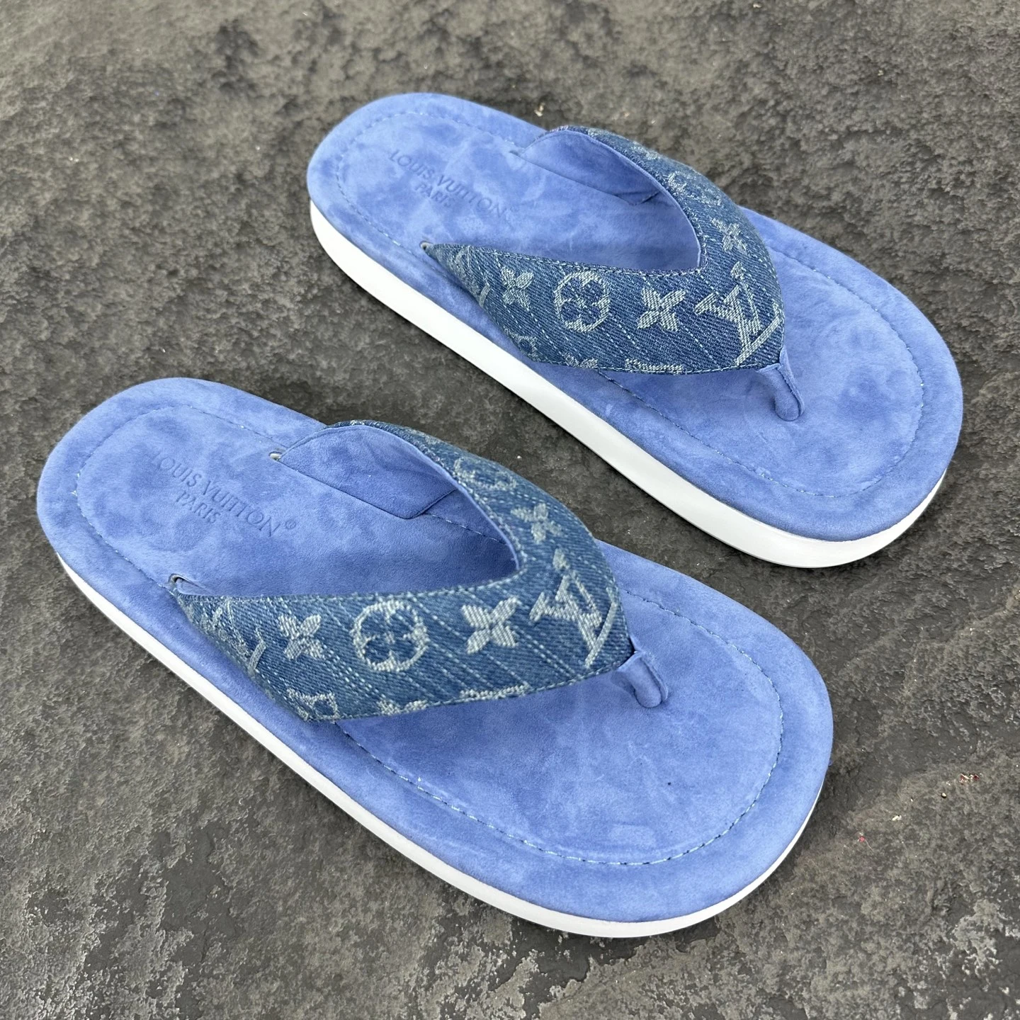Louis Vuitton Sandals — 347131e9