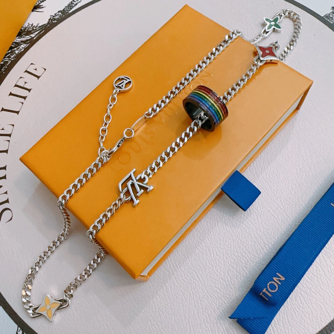 Louis Vuitton Necklaces — 05f0b557